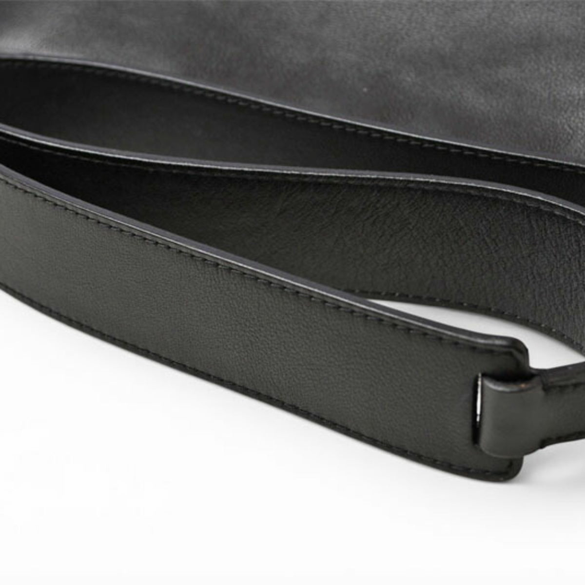 Loewe Black Leather Shoulder Bag (Pre-Owned)
