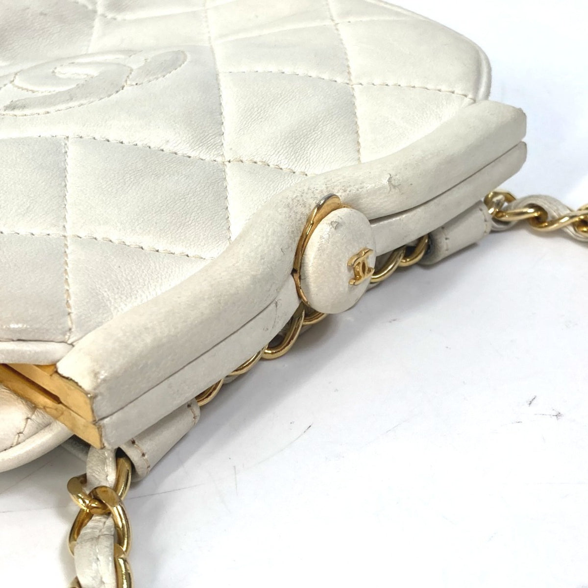 Chanel White Leather Fanny Pack (Pre-Owned)