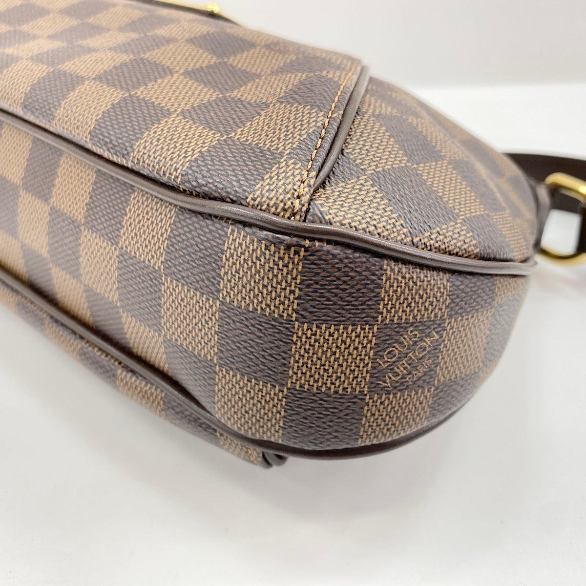 Louis Vuitton Brown Shoulder Bag (Pre-Owned)