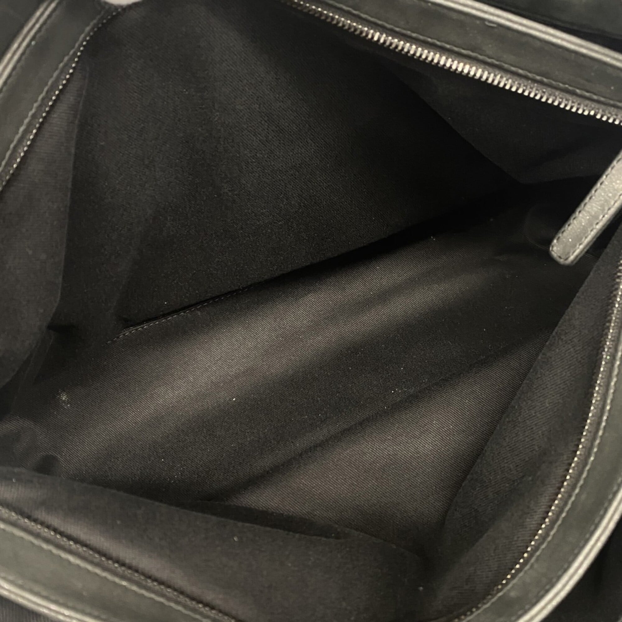 Chanel Black Shoulder Bag (Pre-Owned)