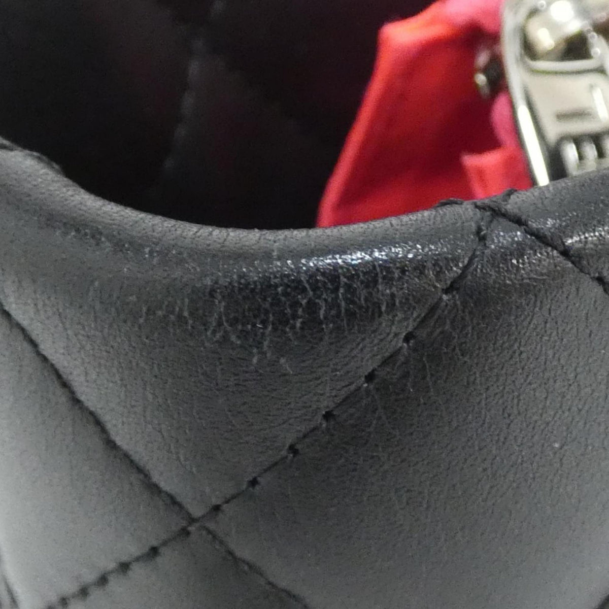 Chanel Black Leather Handbag (Pre-Owned)