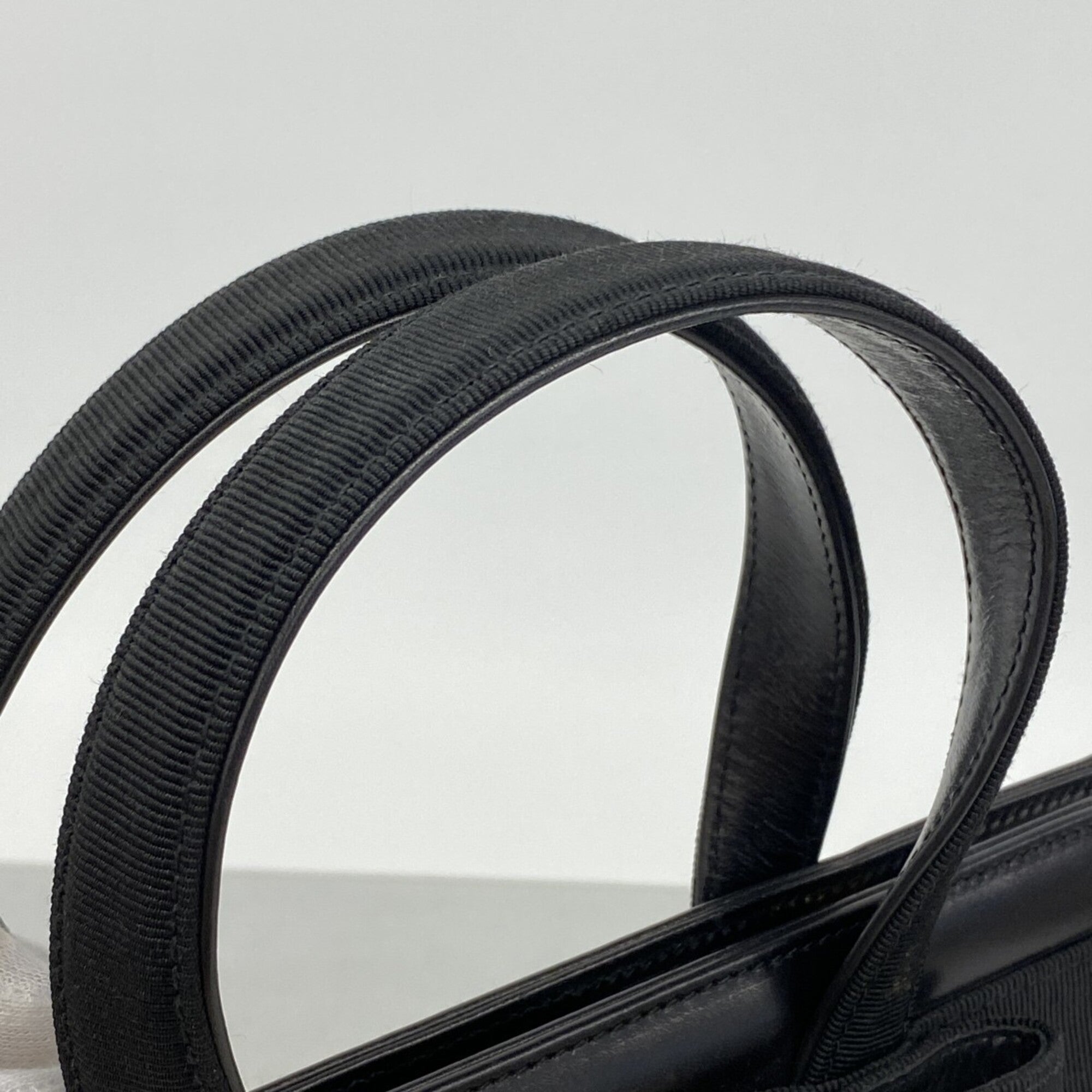 Salvatore Ferragamo Black Leather Handbag (Pre-Owned)