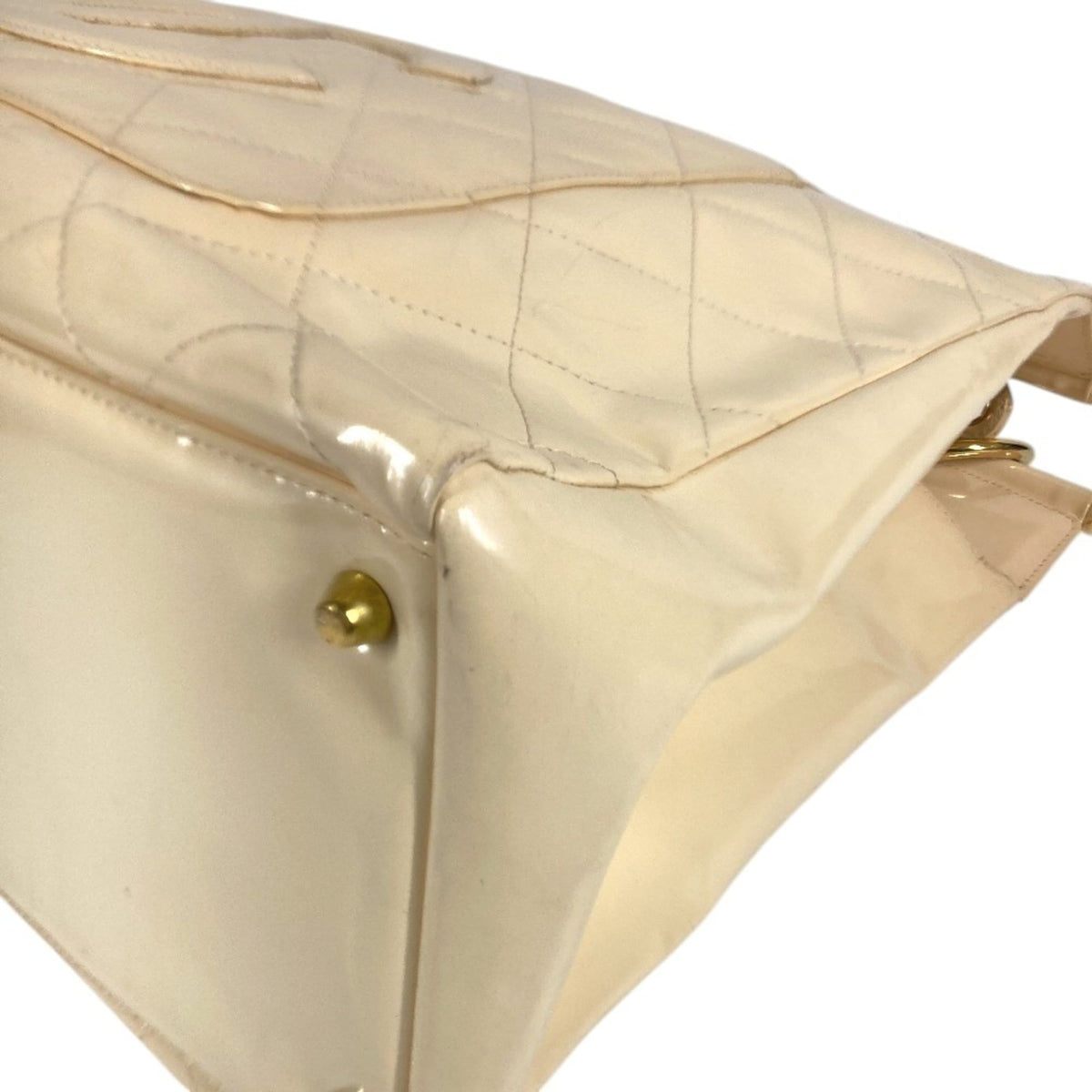 Chanel Matelasse White Leather Handbag (Pre-Owned)