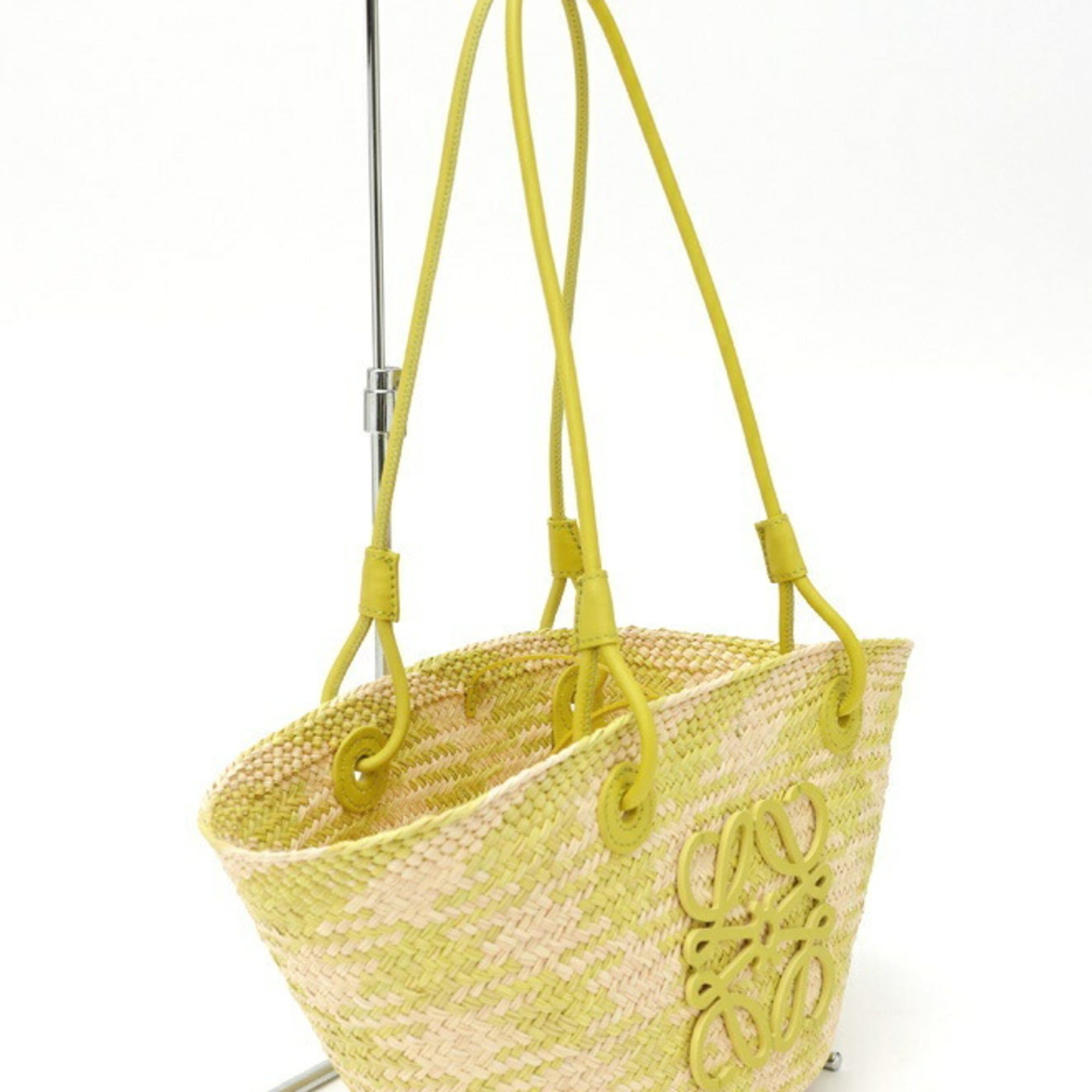 Loewe Light Green Leather Basket (Pre-Owned)