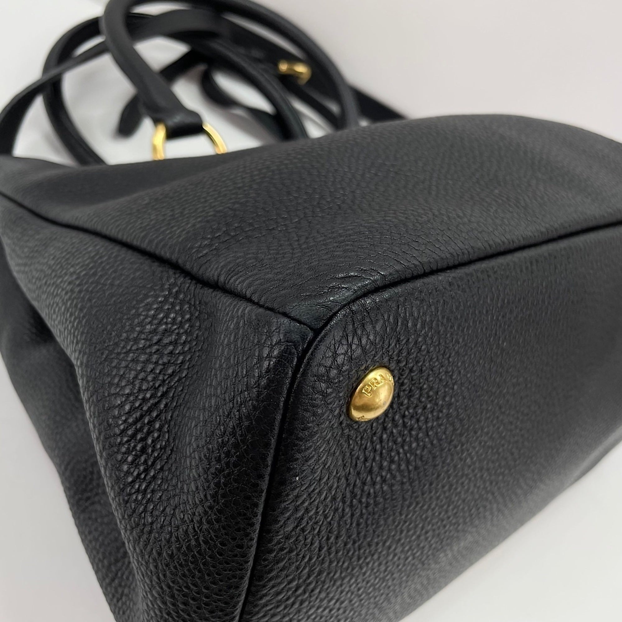 Prada Black Leather Handbag (Pre-Owned)