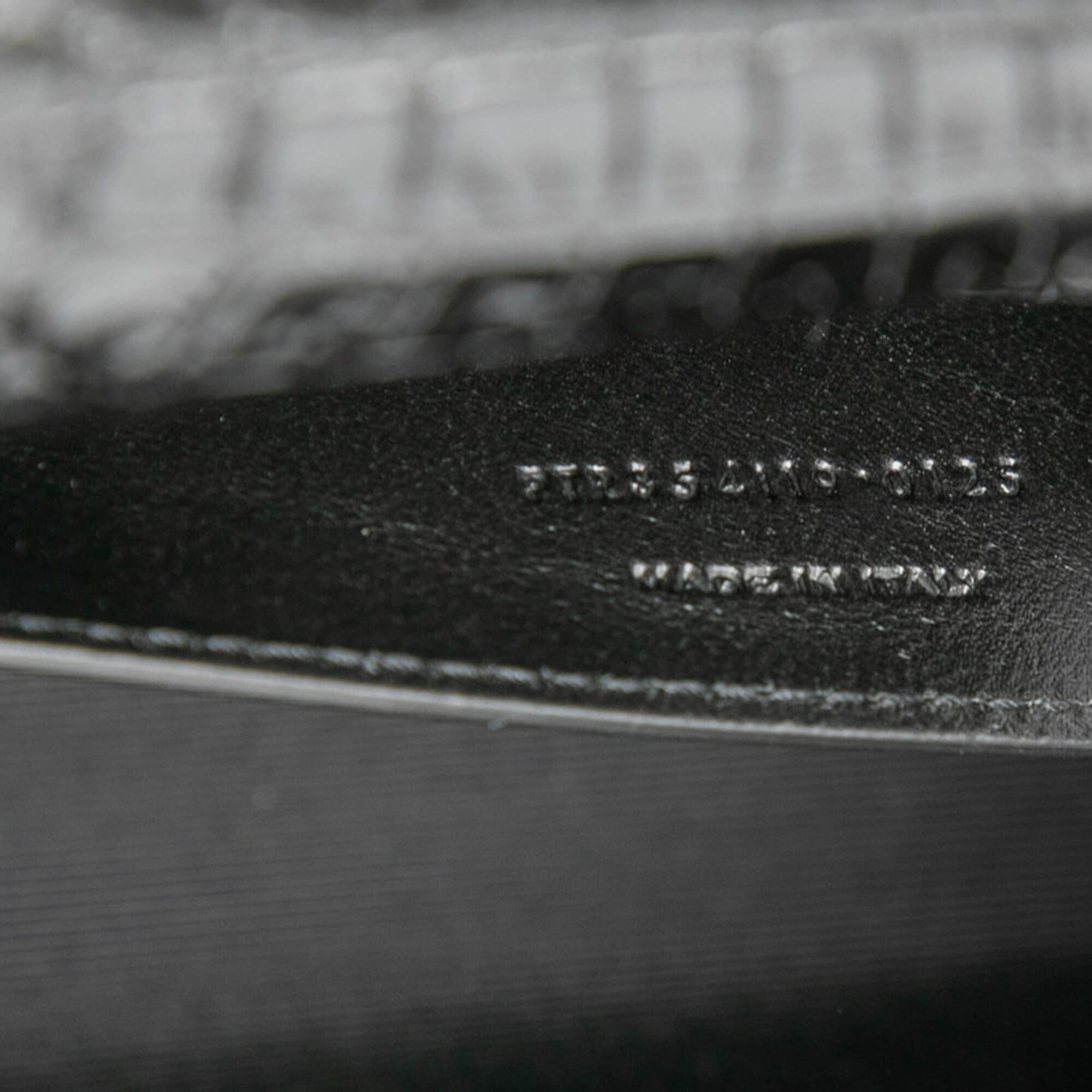 Saint Laurent Black Leather Shoulder Bag (Pre-Owned)