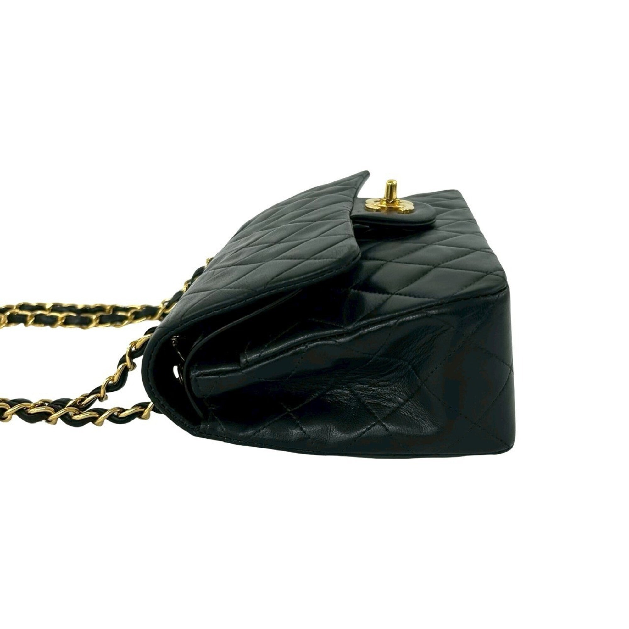 Chanel Black Leather Shoulder Bag (Pre-Owned)
