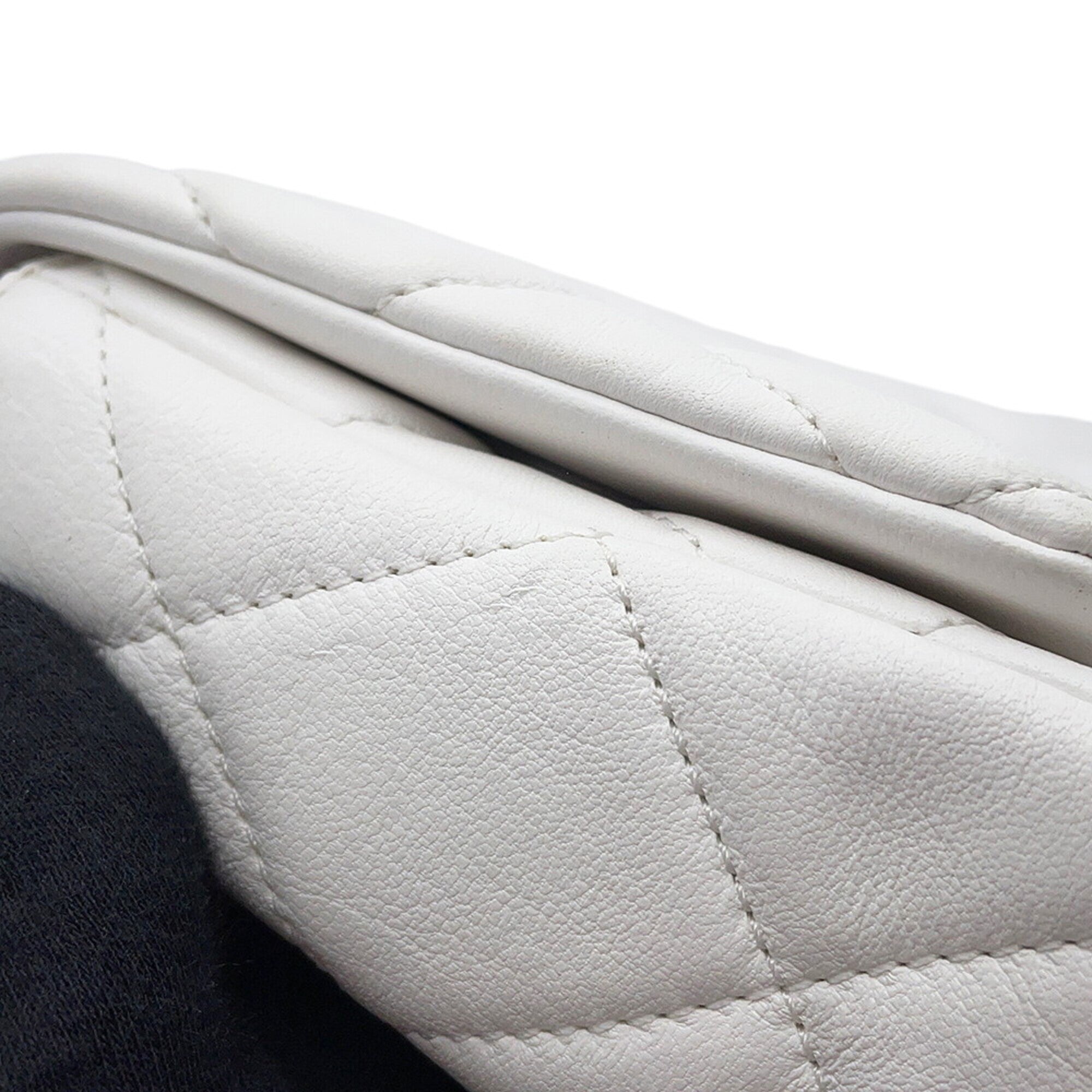 Chanel White Handbag Shoulder Bag (Pre-Owned)