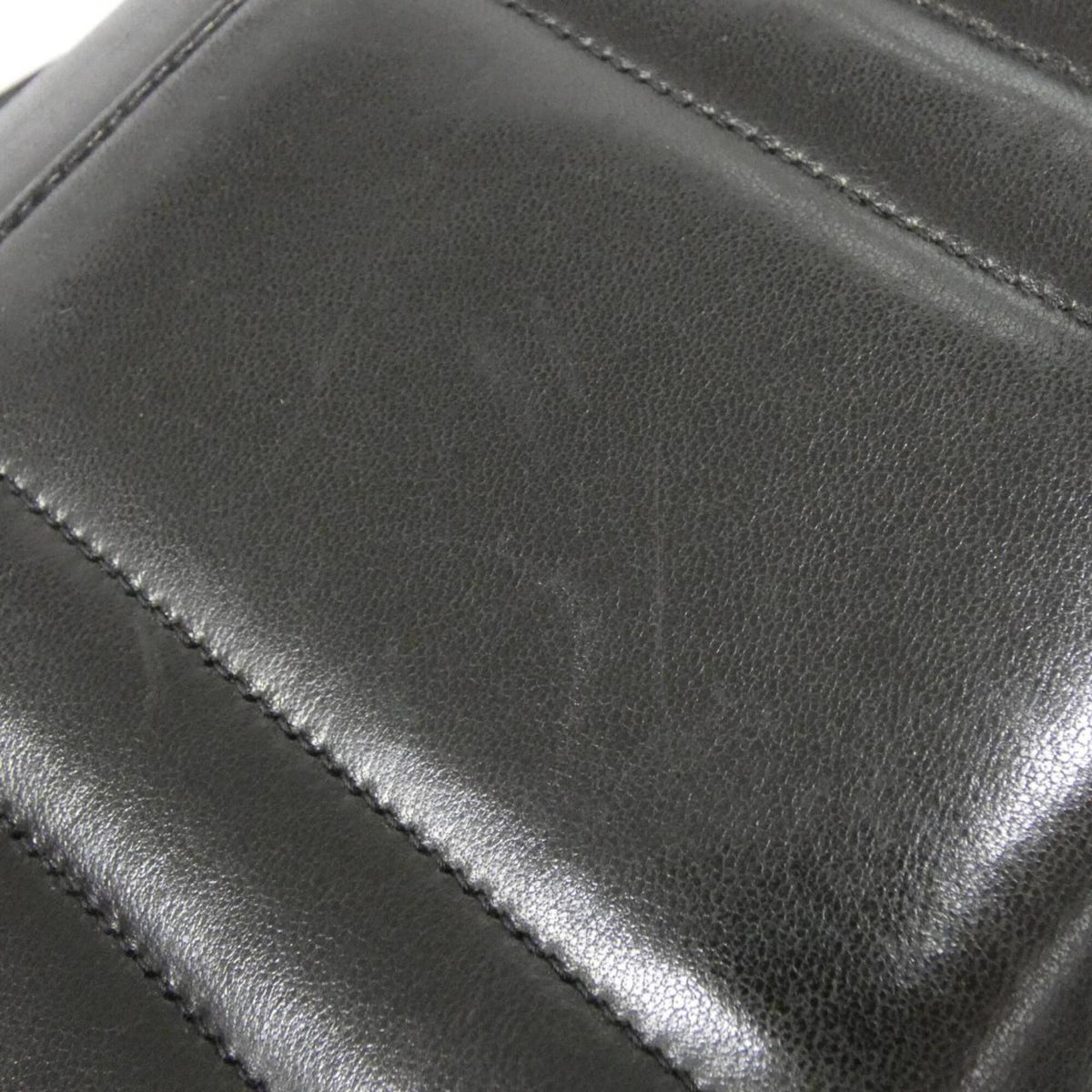 Chanel Black Leather Shoulder Bag (Pre-Owned)