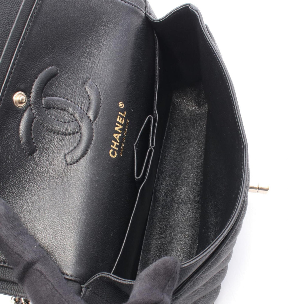 Chanel Black Grained Calfskin Handbag Shoulder Bag (Pre-Owned)
