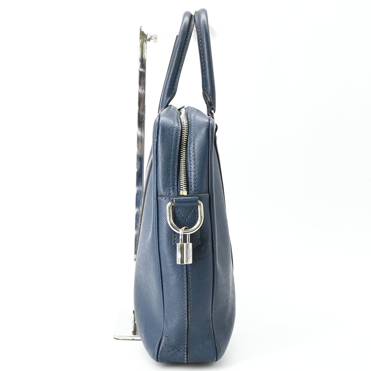 Louis Vuitton Navy Taiga Leather Handbag (Pre-Owned)