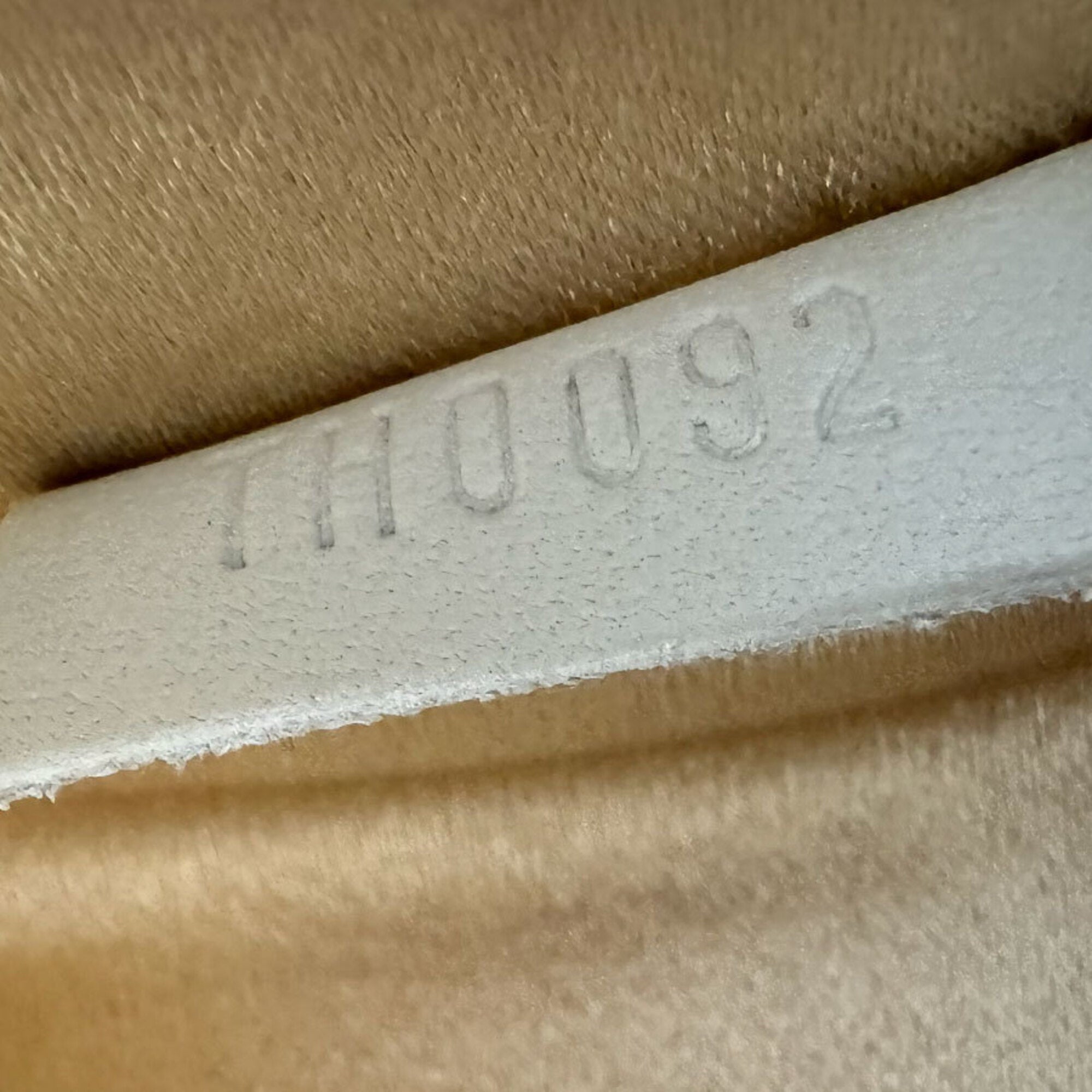 Louis Vuitton Silver Monogram Shiny Shoulder Bag (Pre-Owned)