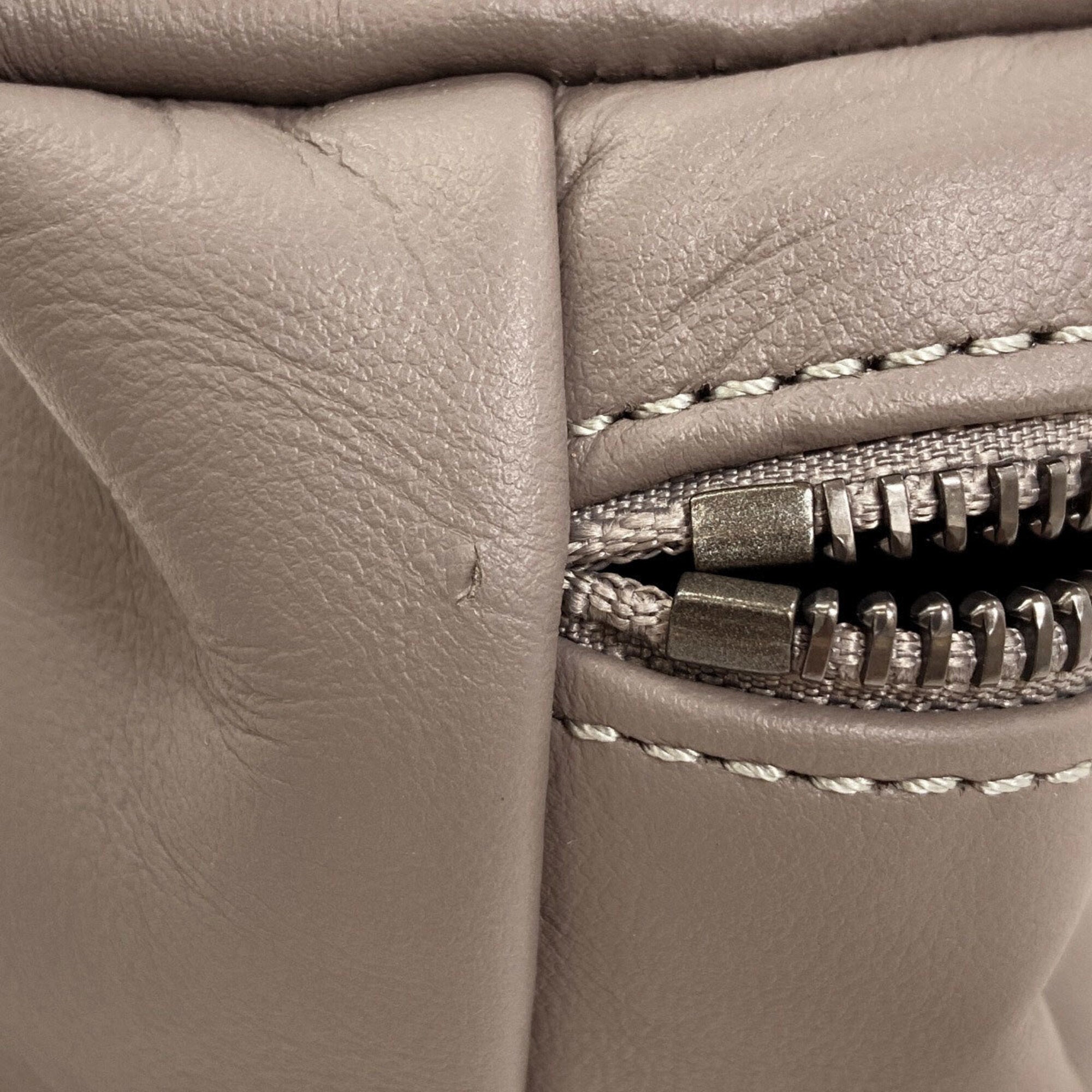 Longchamp Gray Leather Handbag (Pre-Owned)