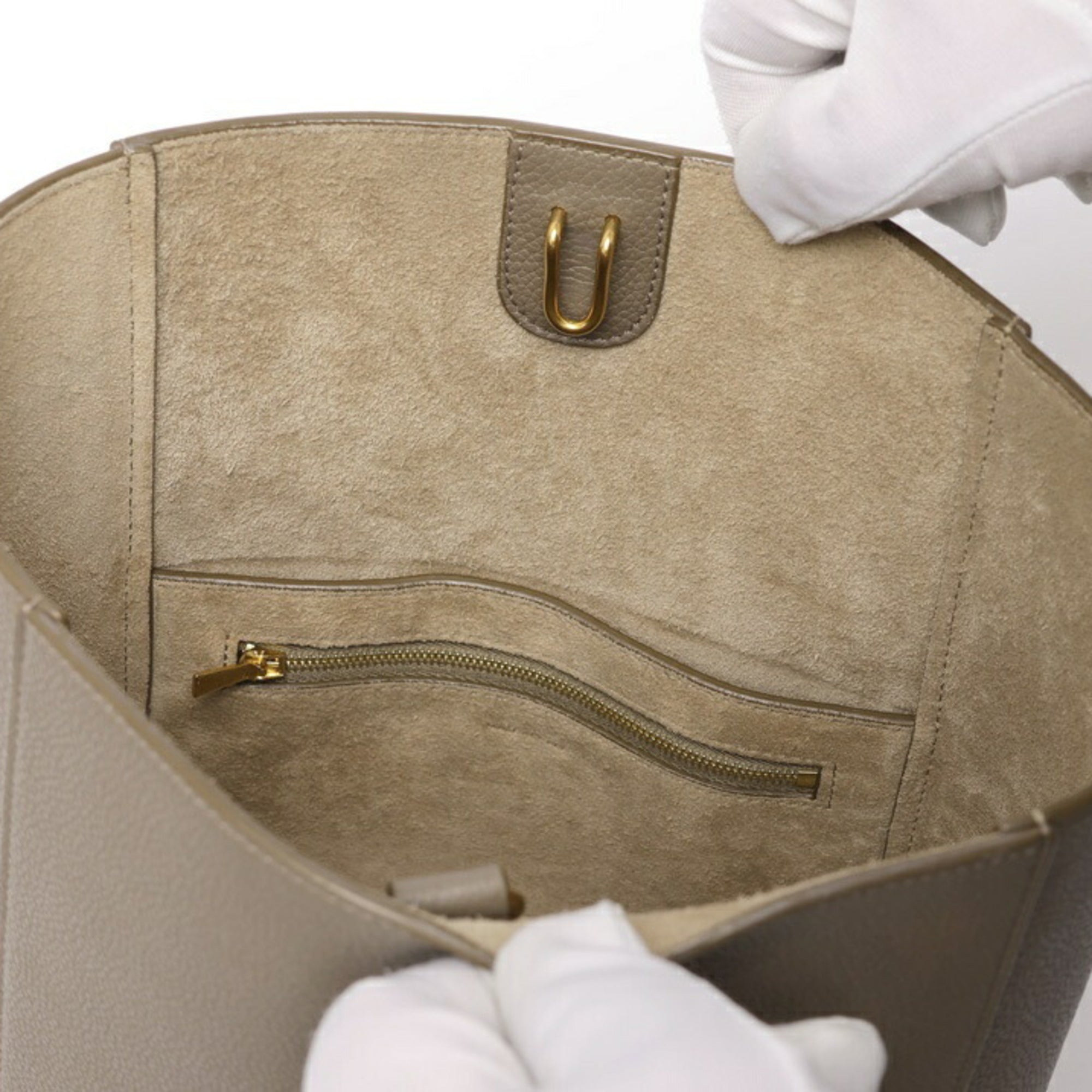 Celine Grayish Leather Shoulder Bag (Pre-Owned)