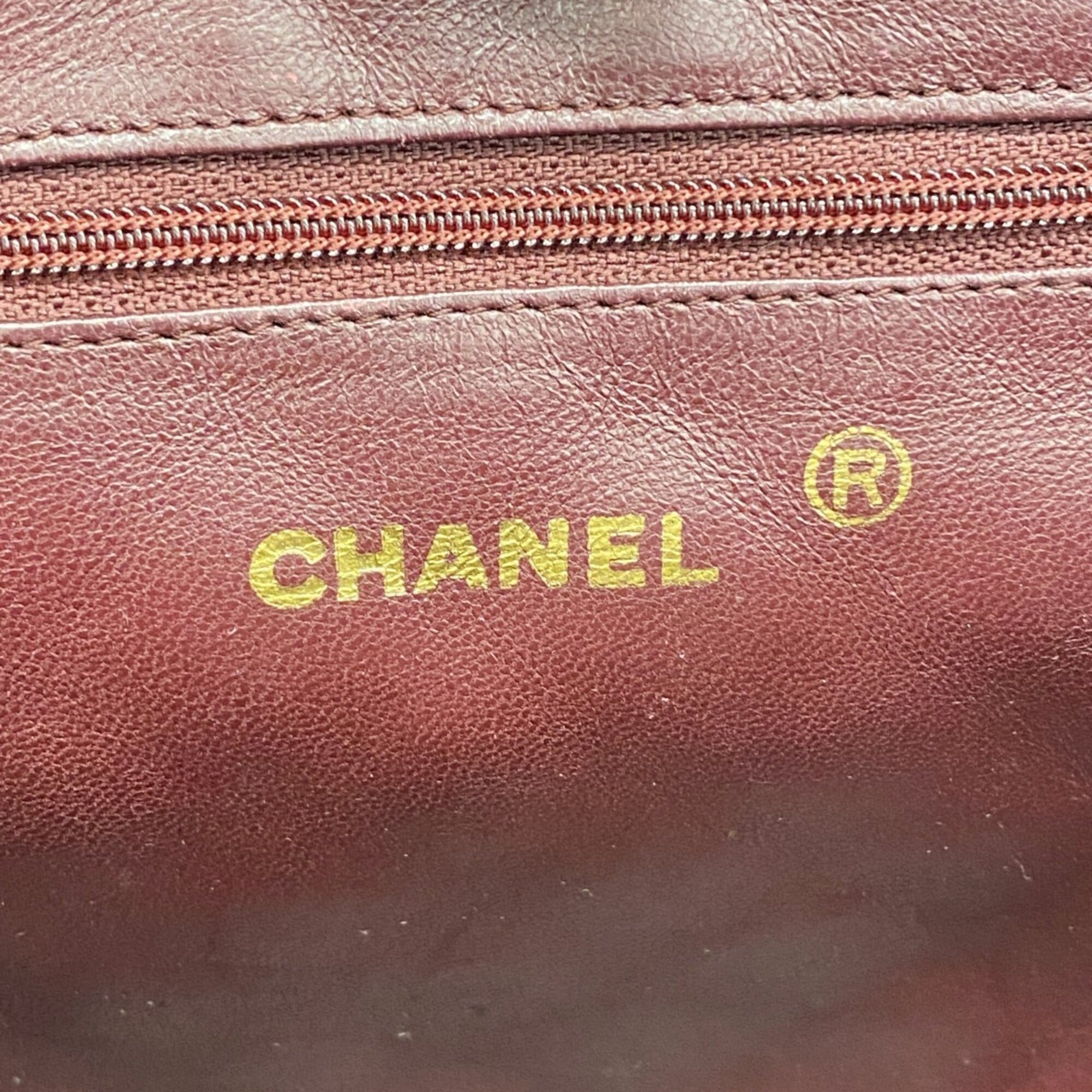 Chanel Black Leather Shoulder Bag (Pre-Owned)