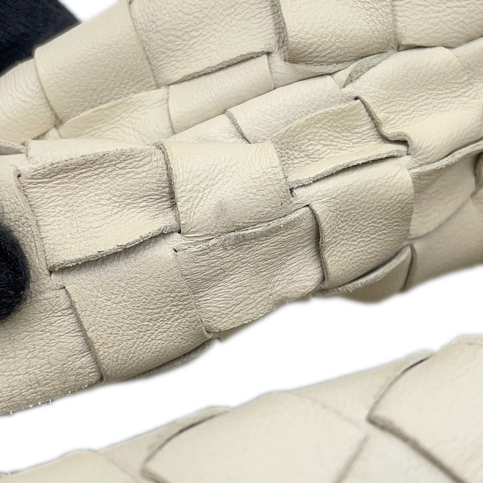 Bottega Veneta Intrecciato White Leather Handbag (Pre-Owned)