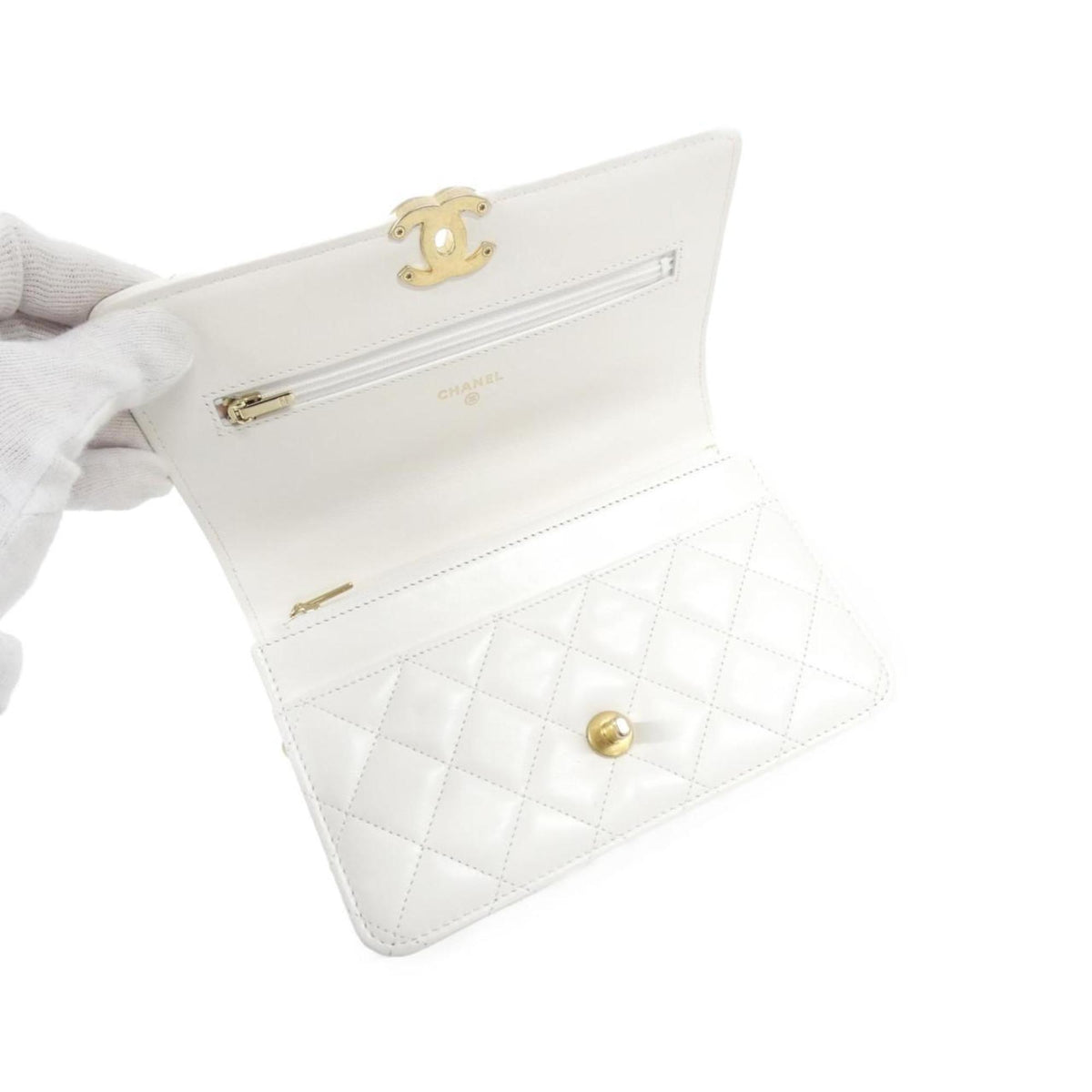 Chanel White Leather Chain/Shoulder Wallet (Pre-Owned)