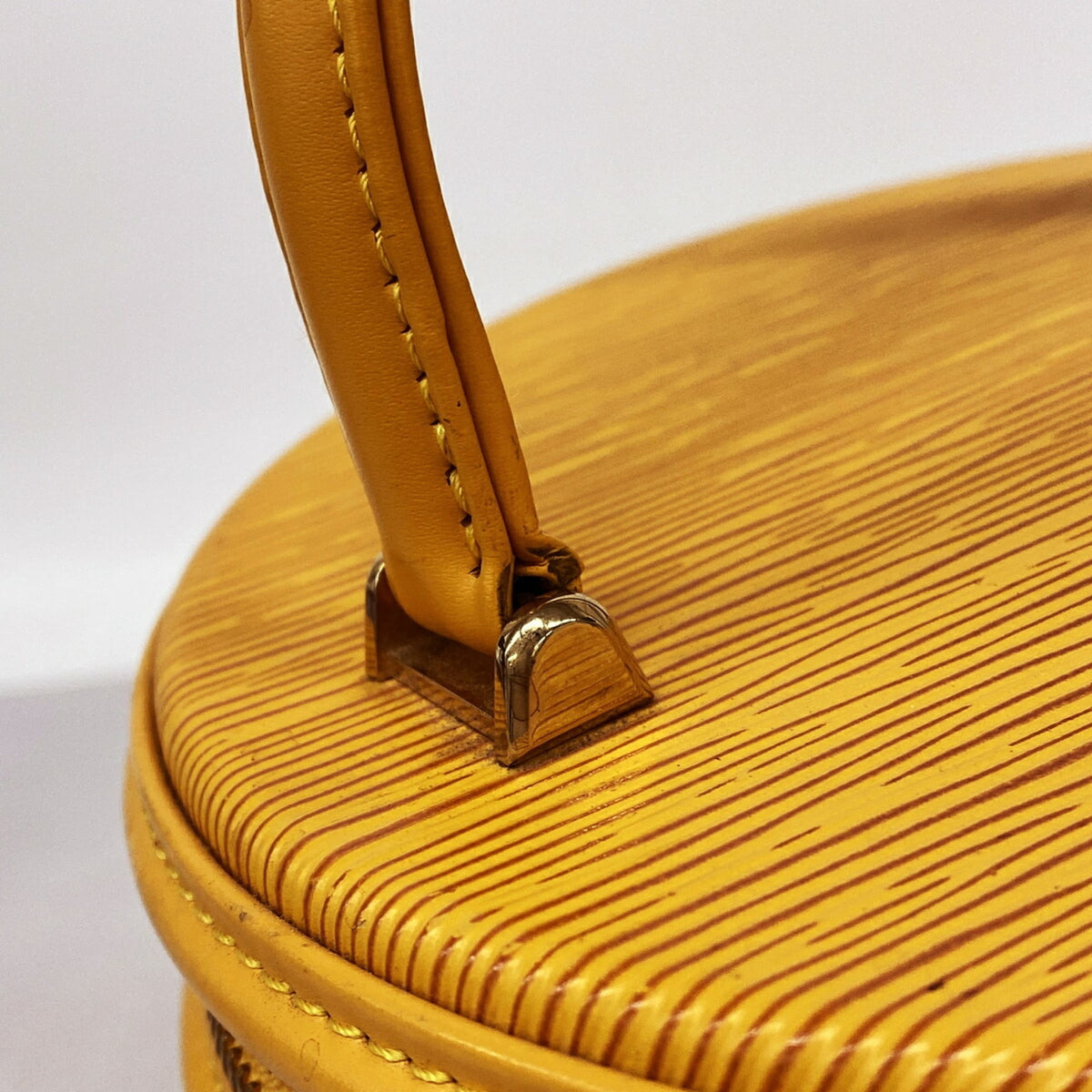 Louis Vuitton Jaune Handbag (Pre-Owned)