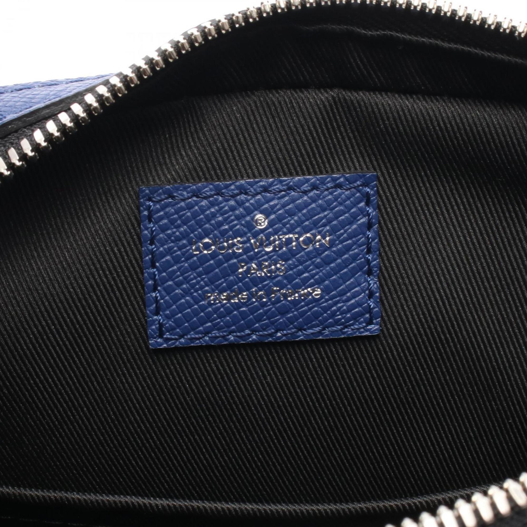 Louis Vuitton Blue Cobalt Taigarama Leather Shoulder Bag (Pre-Owned)