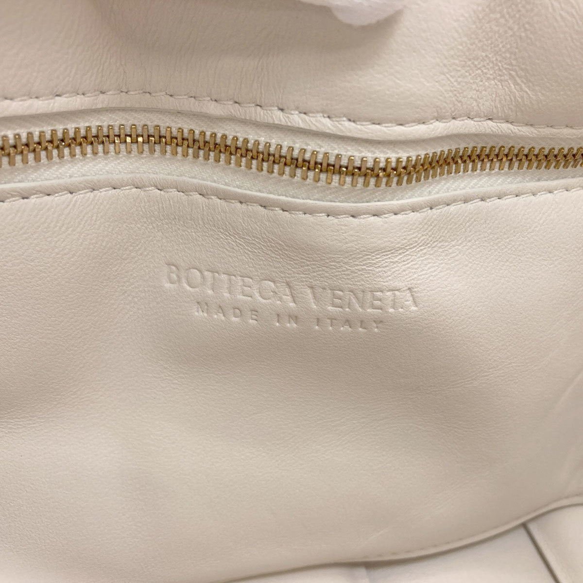 Bottega Veneta White Leather Shoulder Bag (Pre-Owned)