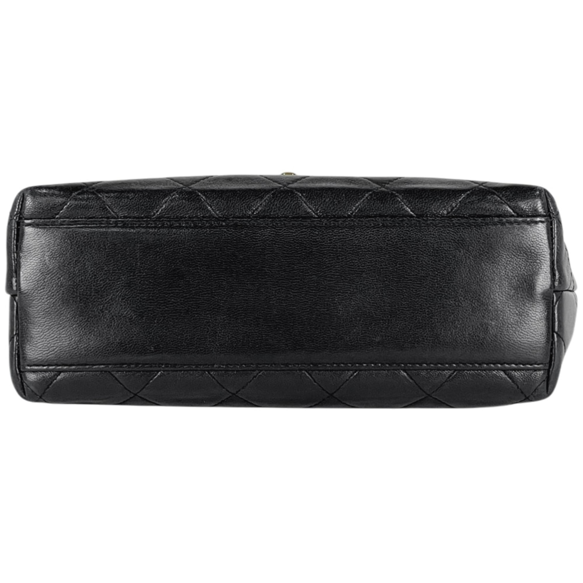 Chanel Matelasse Black Leather Shoulder Bag (Pre-Owned)
