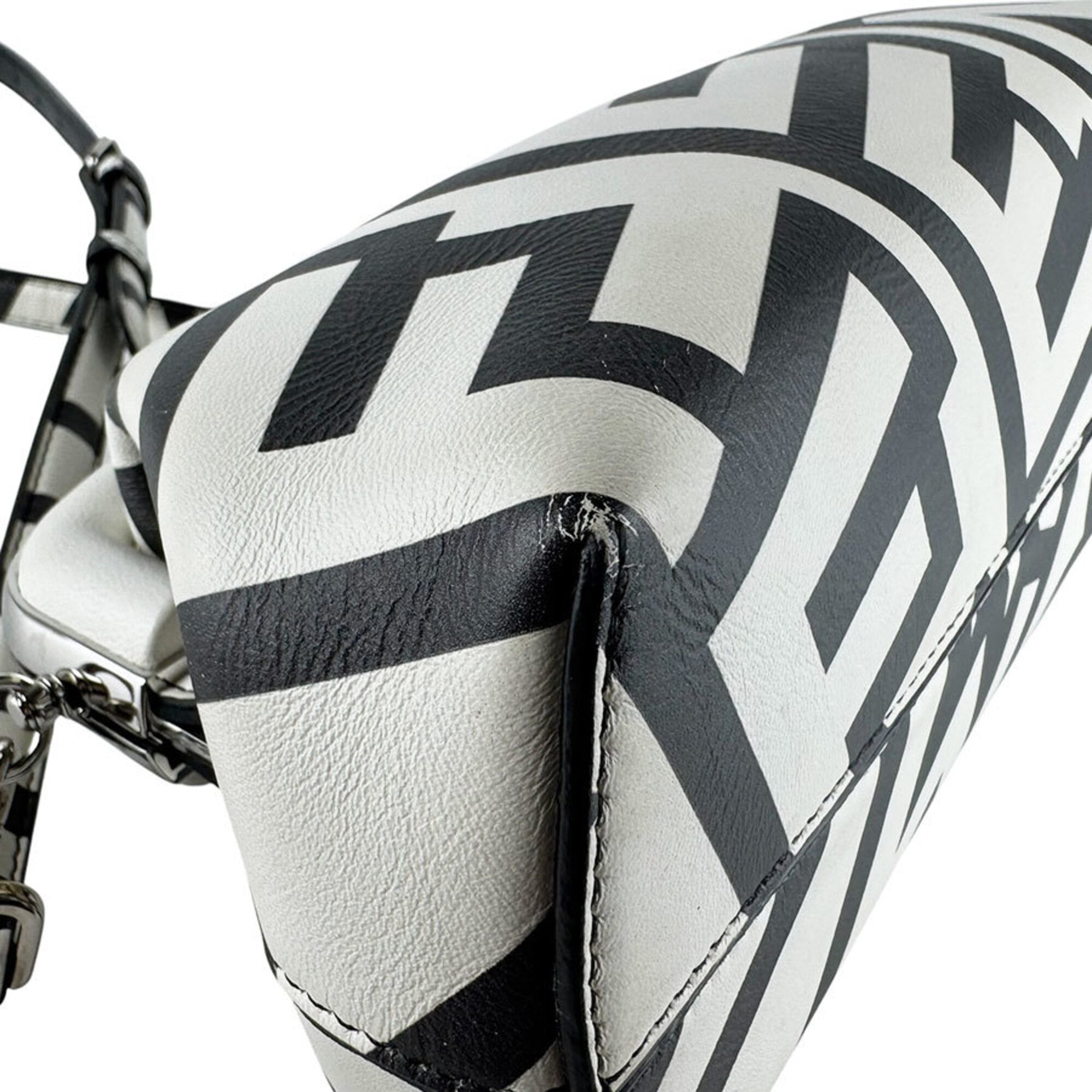 Fendi Black White Leather Shoulder Bag (Pre-Owned)