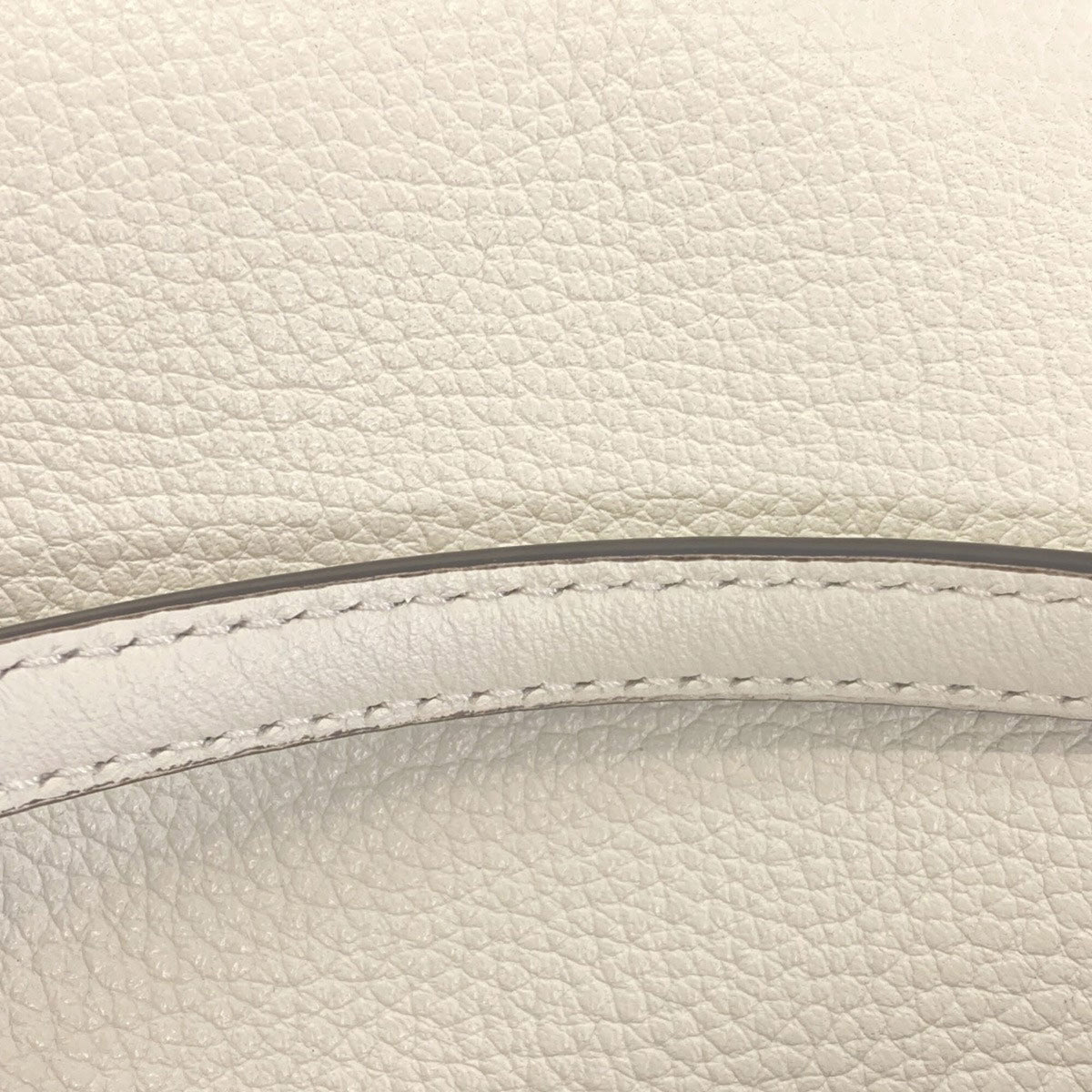 Fendi White Leather Shoulder Bag (Pre-Owned)