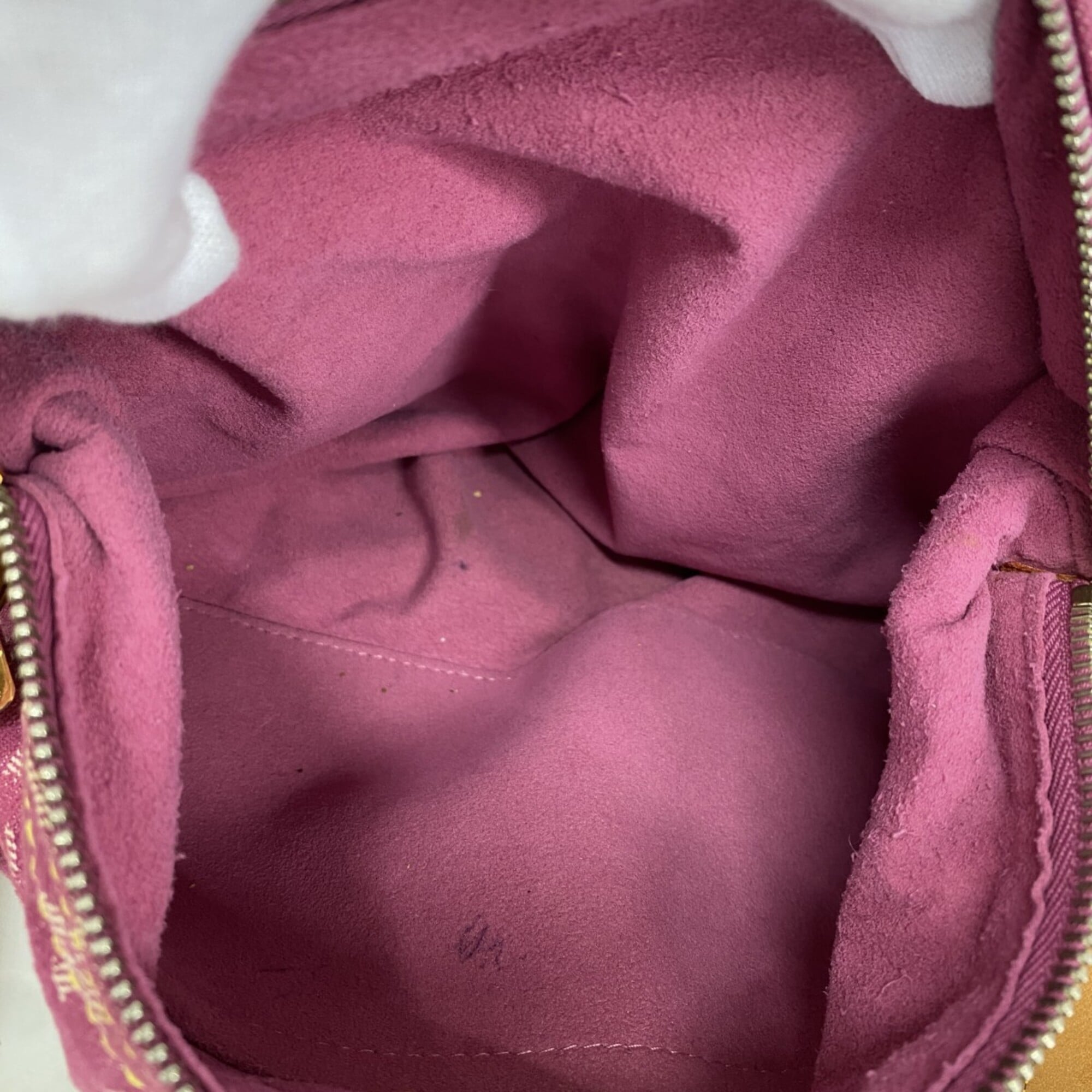 Louis Vuitton Fuchsia Shoulder Bag (Pre-Owned)