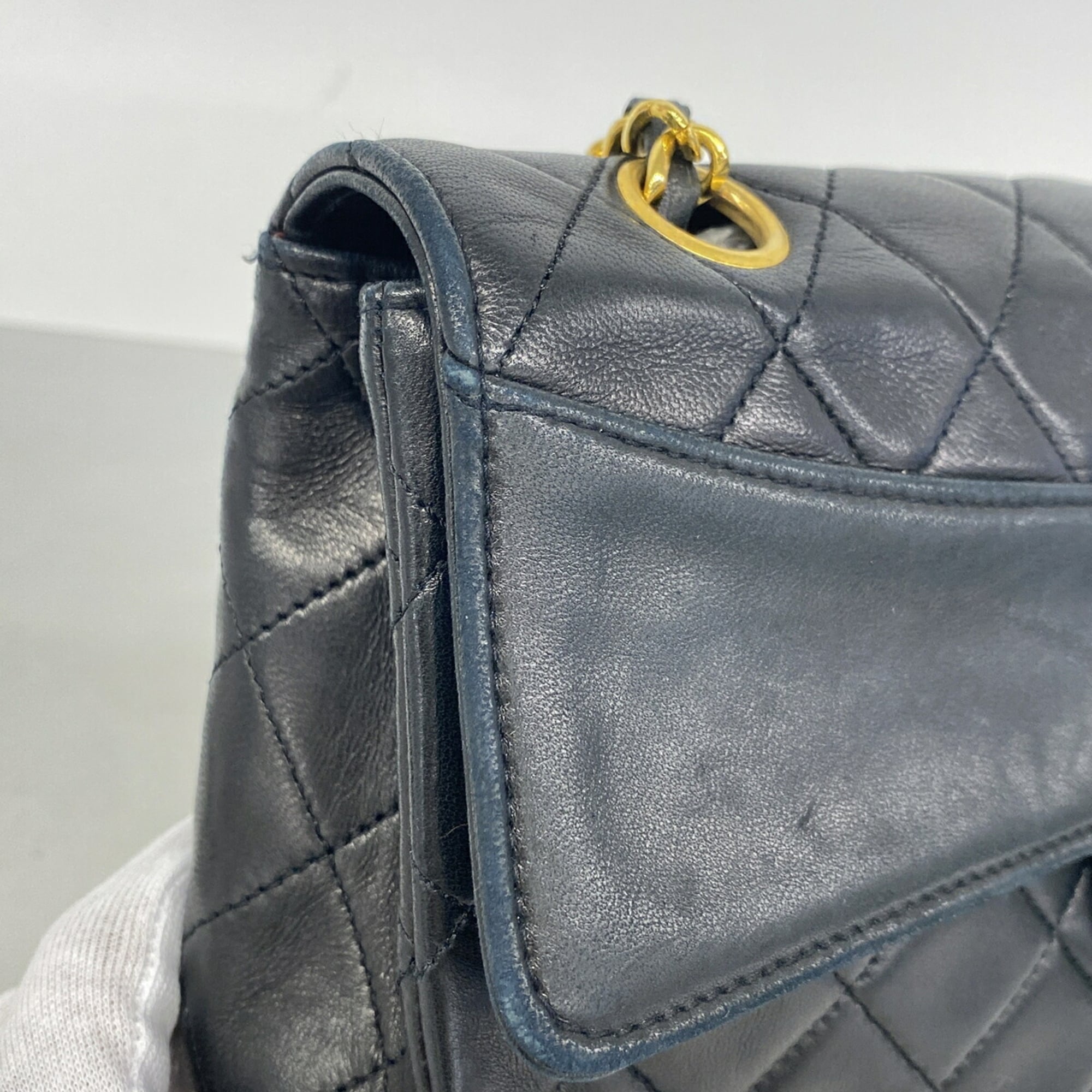 Chanel Black Leather Shoulder Bag (Pre-Owned)