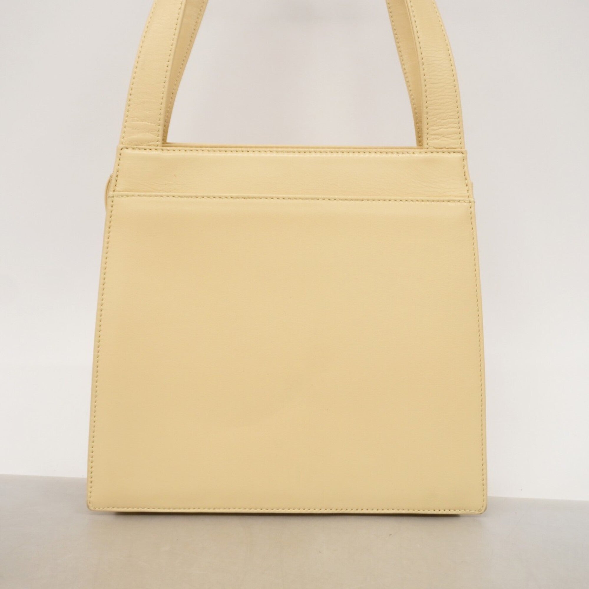 Chanel Ivory Leather Shoulder Bag (Pre-Owned)