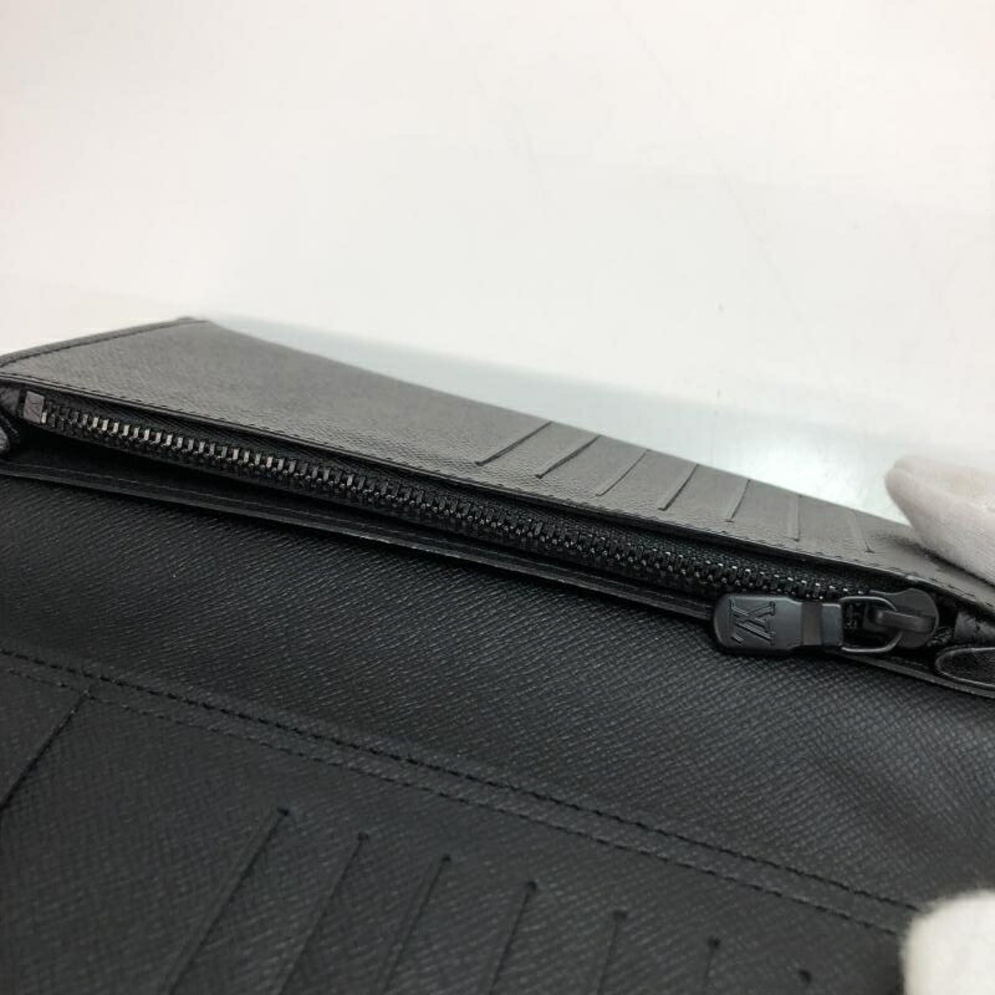 Louis Vuitton Leather Long Wallet (Bi-Fold) (Pre-Owned)
