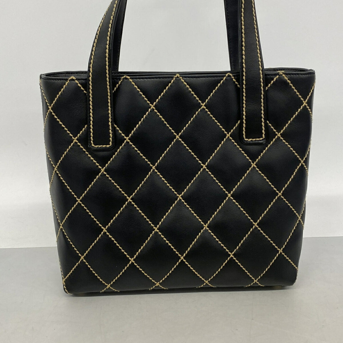 Chanel Black Leather Handbag (Pre-Owned)