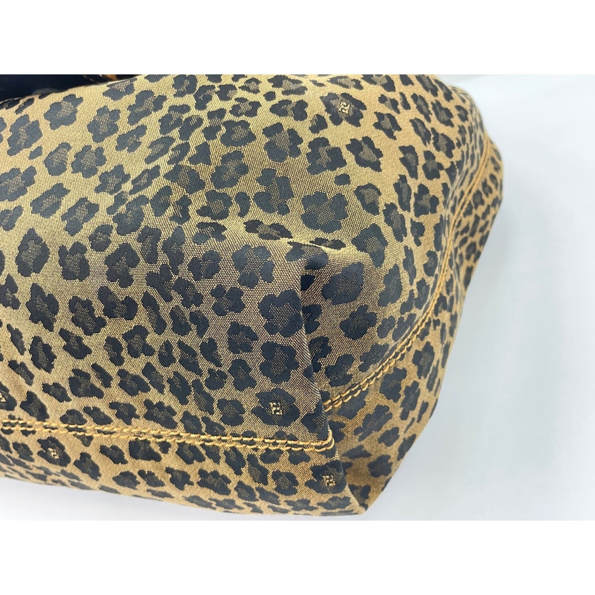 Fendi Brown Shoulder Bag (Pre-Owned)