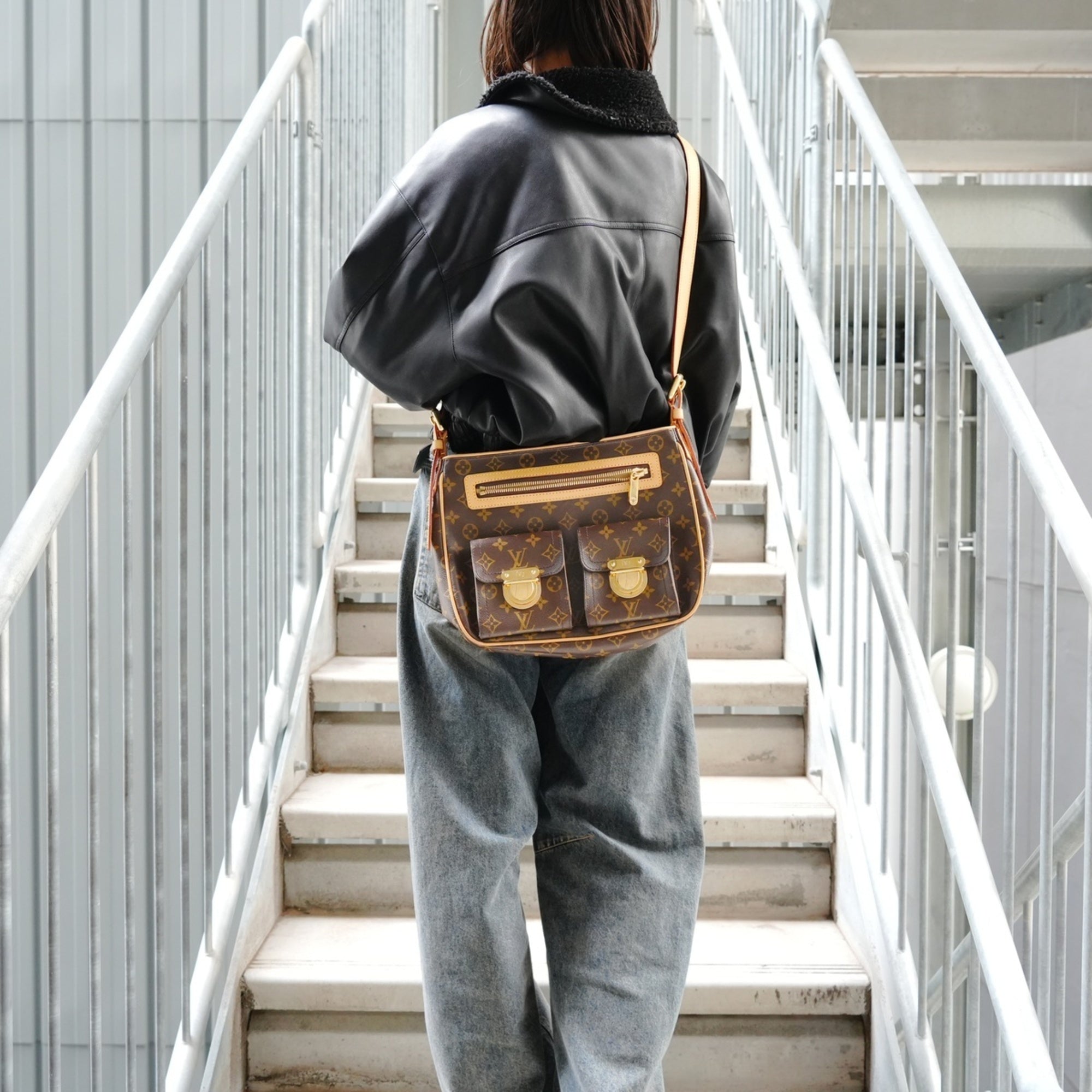 Louis Vuitton Brown Monogram Shoulder Bag (Pre-Owned)