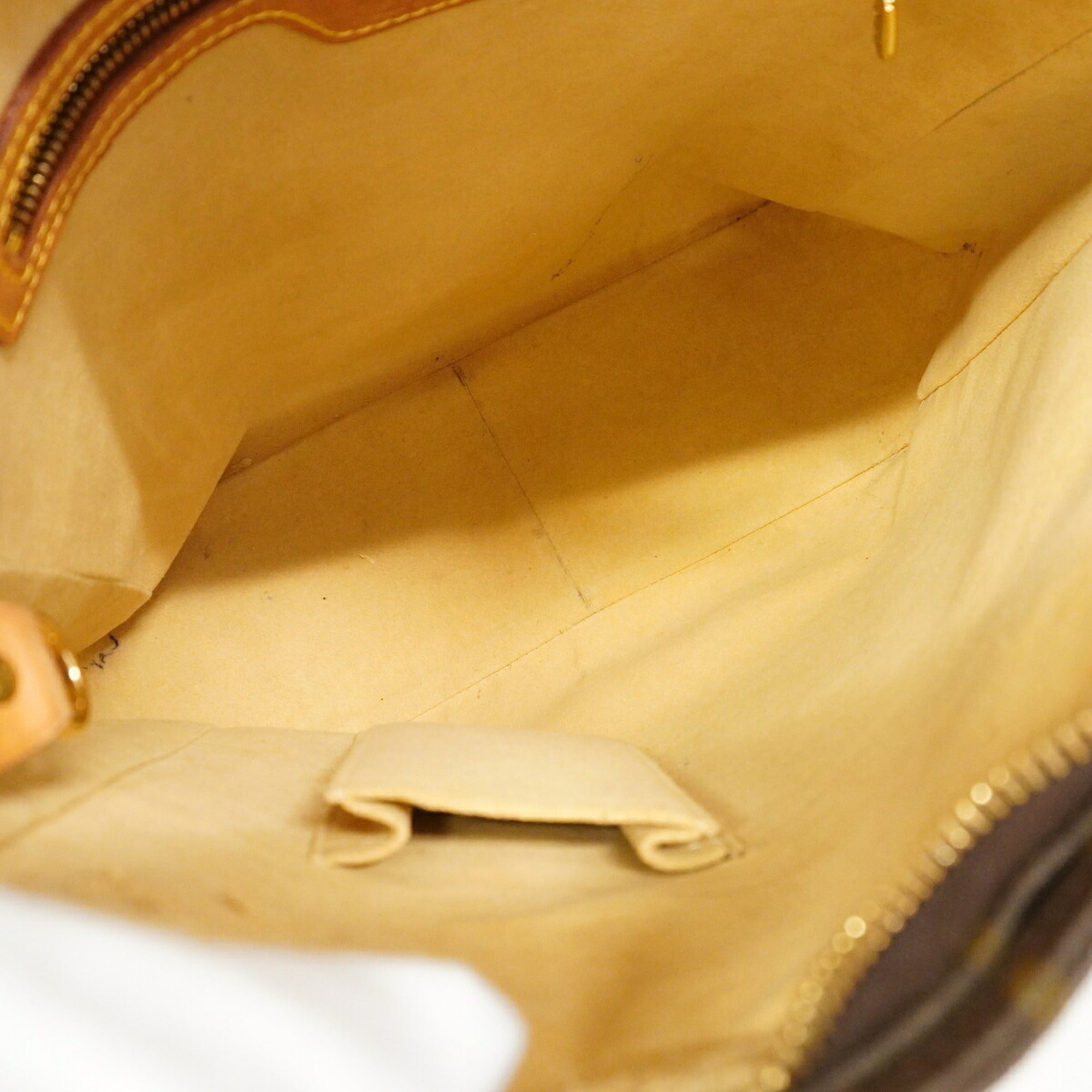 Louis Vuitton Brown Shoulder Bag (Pre-Owned)