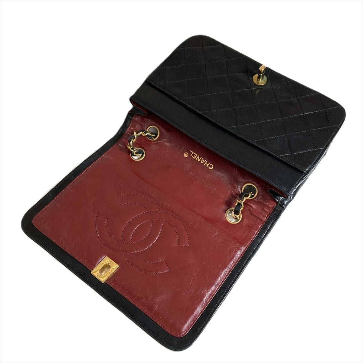 Chanel Black Leather Shoulder Bag (Pre-Owned)