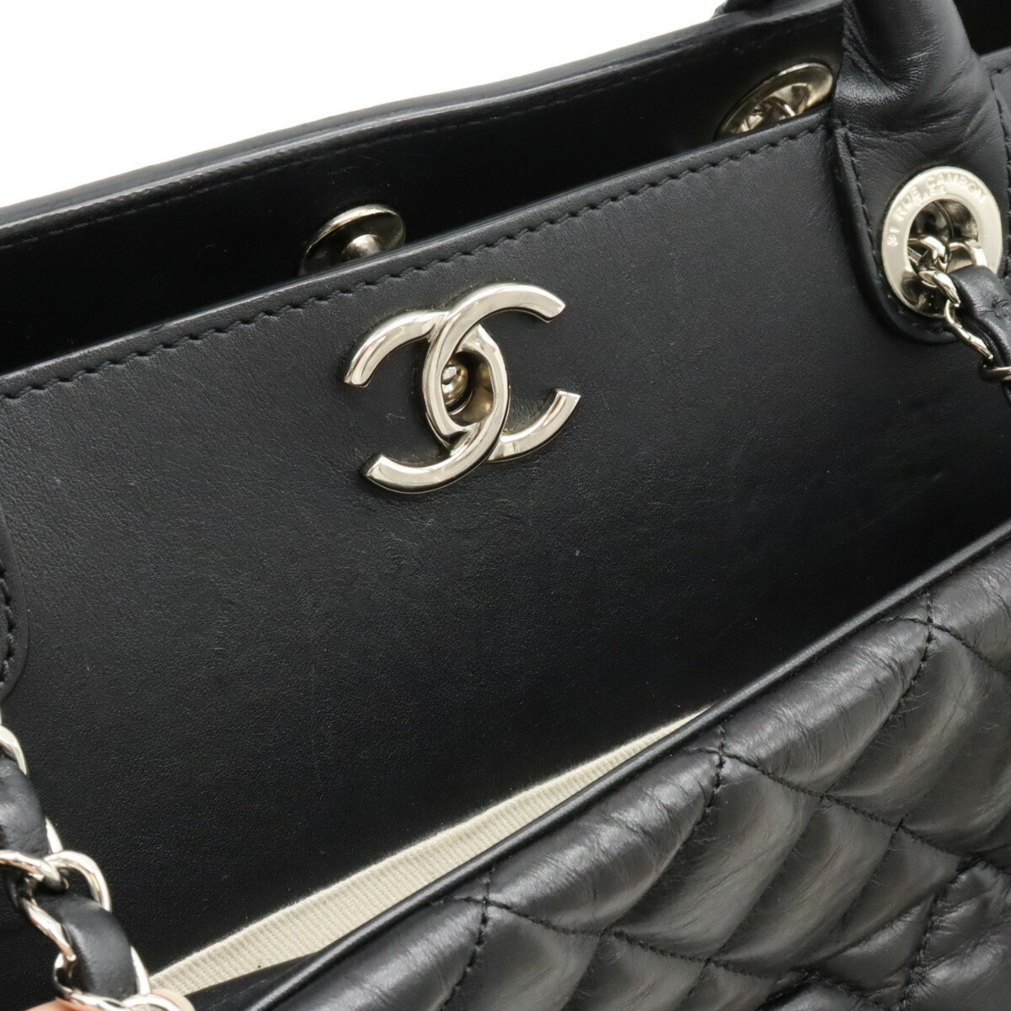 Chanel Black Leather Shoulder Bag Tote Bag (Pre-Owned)