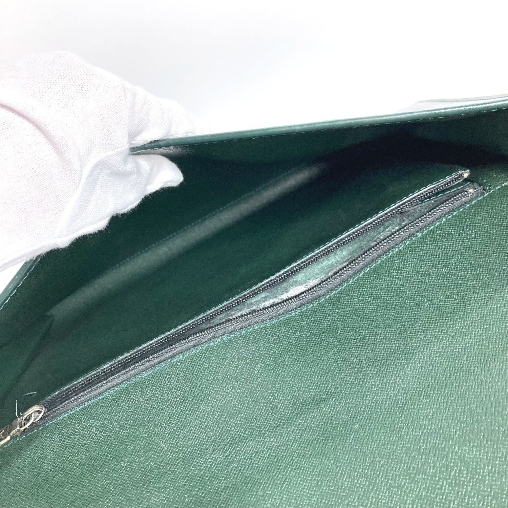 Louis Vuitton Episea Green Taiga Leather Leather Clutch Bag Handbag Pouch (Pre-Owned)