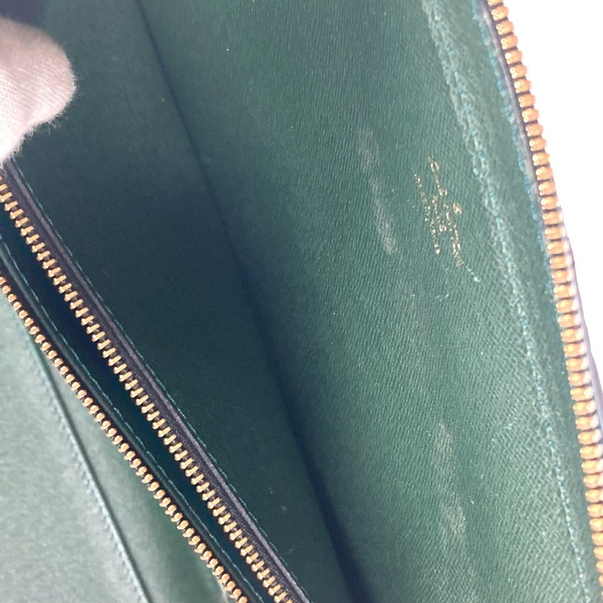 Louis Vuitton Episea Green Taiga Leather Briefcase Handbag (Pre-Owned)