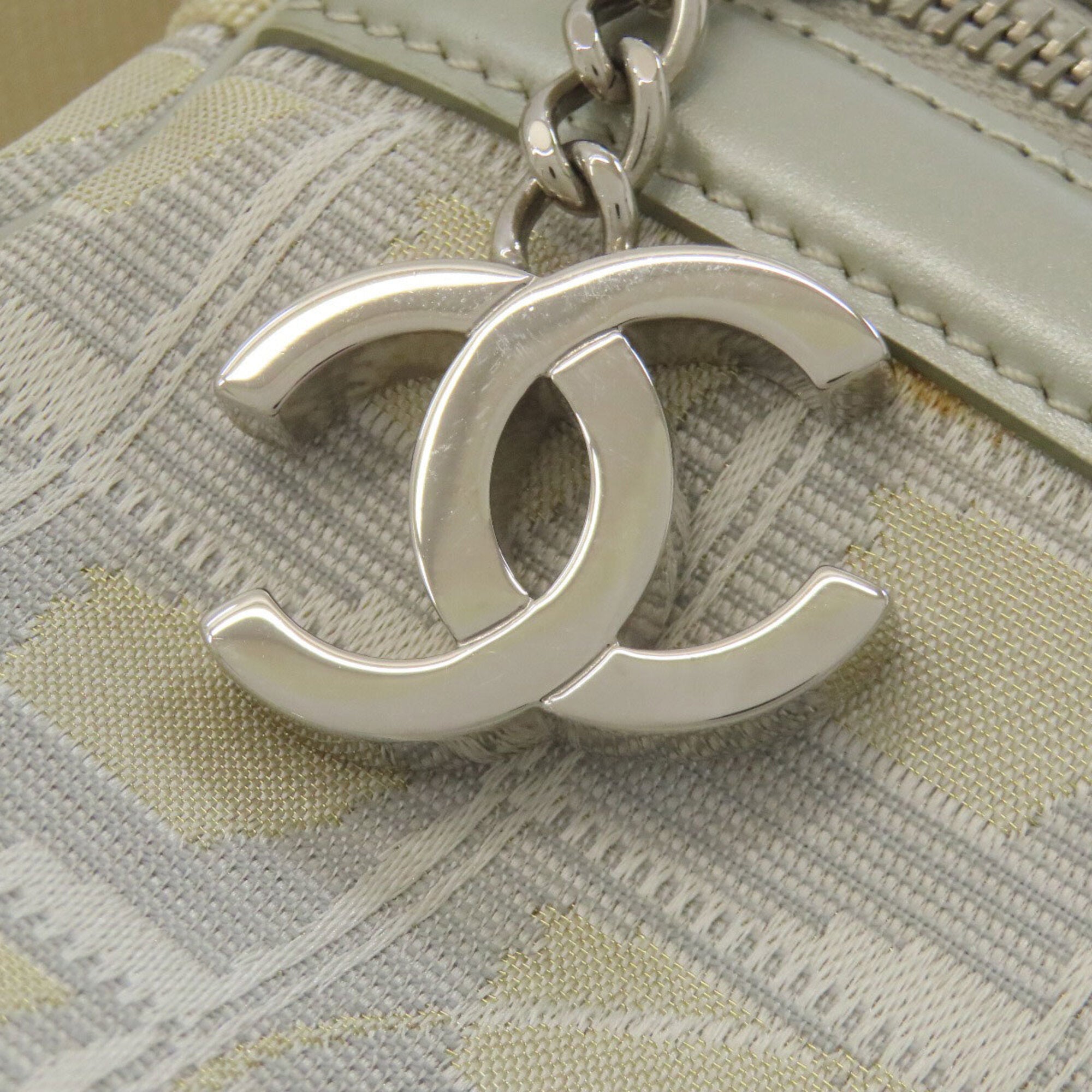 Chanel Beige Nylon Shoulder Bag (Pre-Owned)