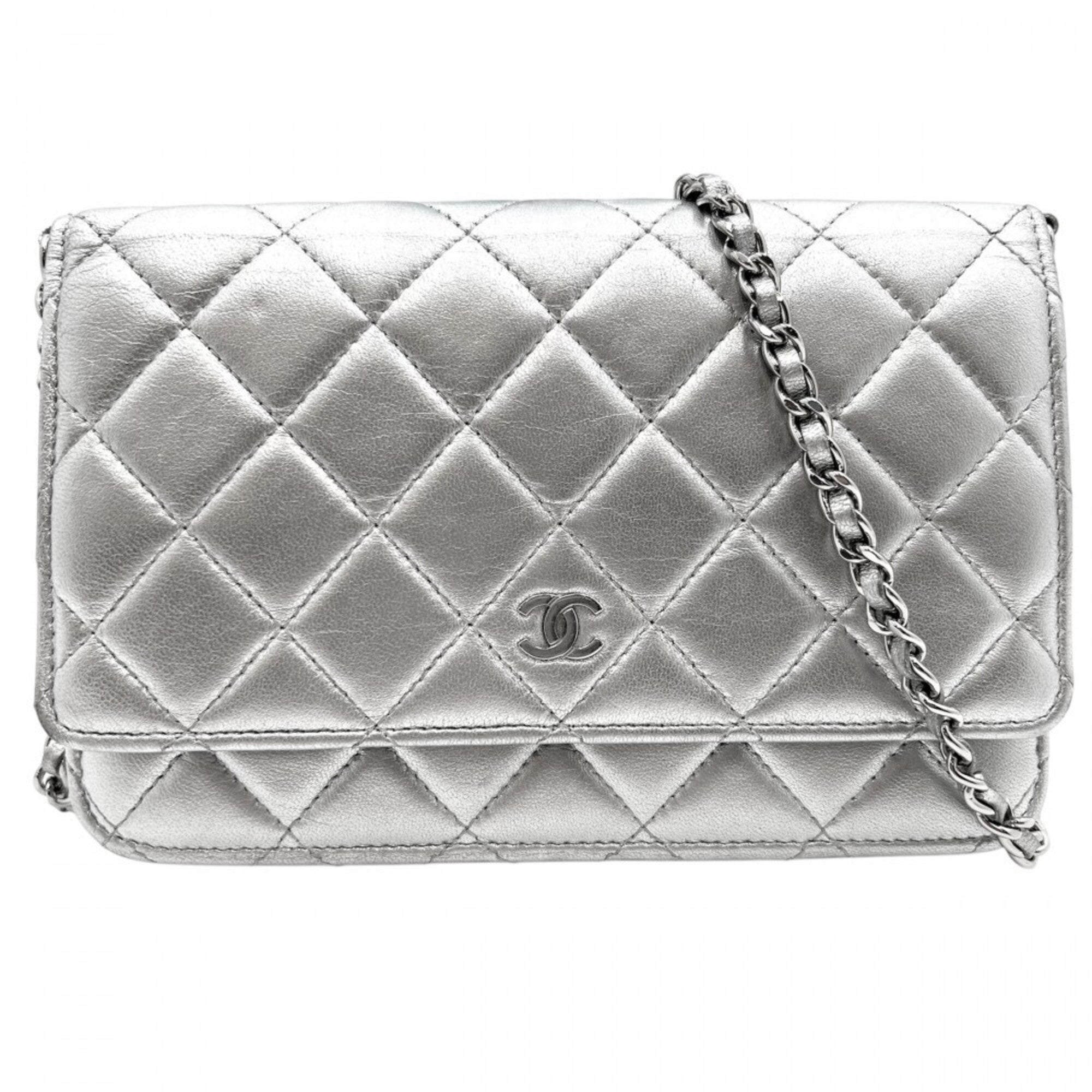 Chanel Matelasse Silver Leather Shoulder Bag (Pre-Owned)