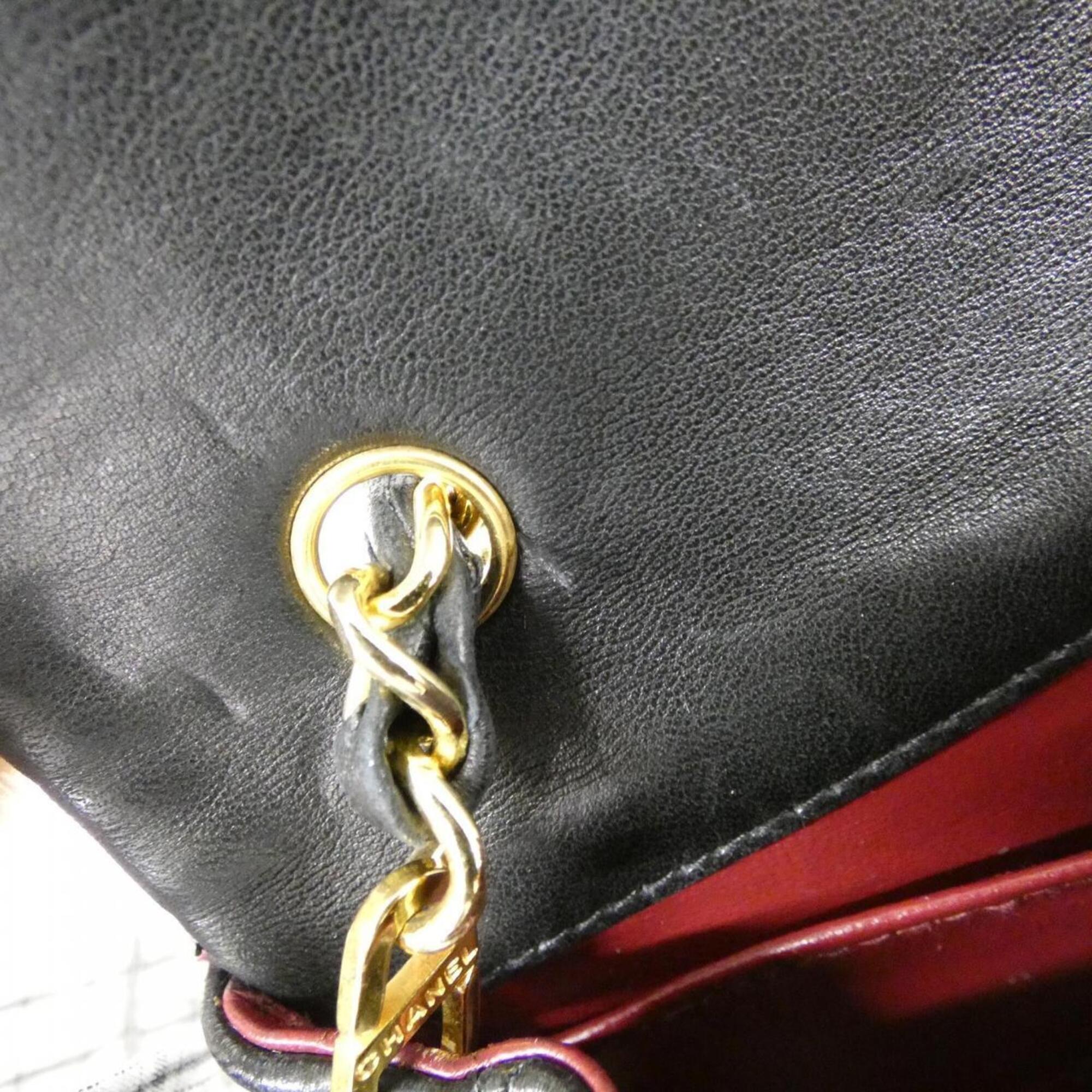 Chanel Black Leather Shoulder Bag (Pre-Owned)
