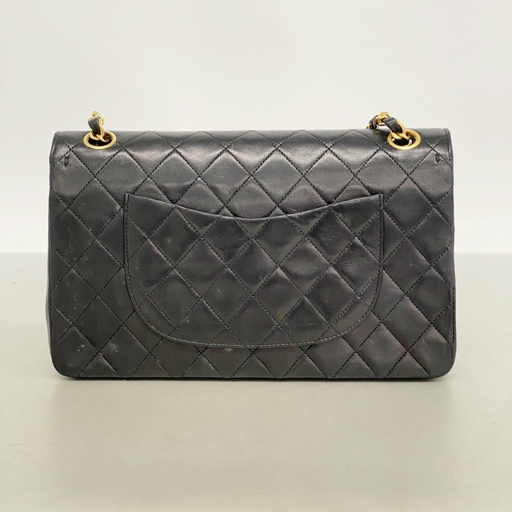 Chanel Black Leather Shoulder Bag (Pre-Owned)