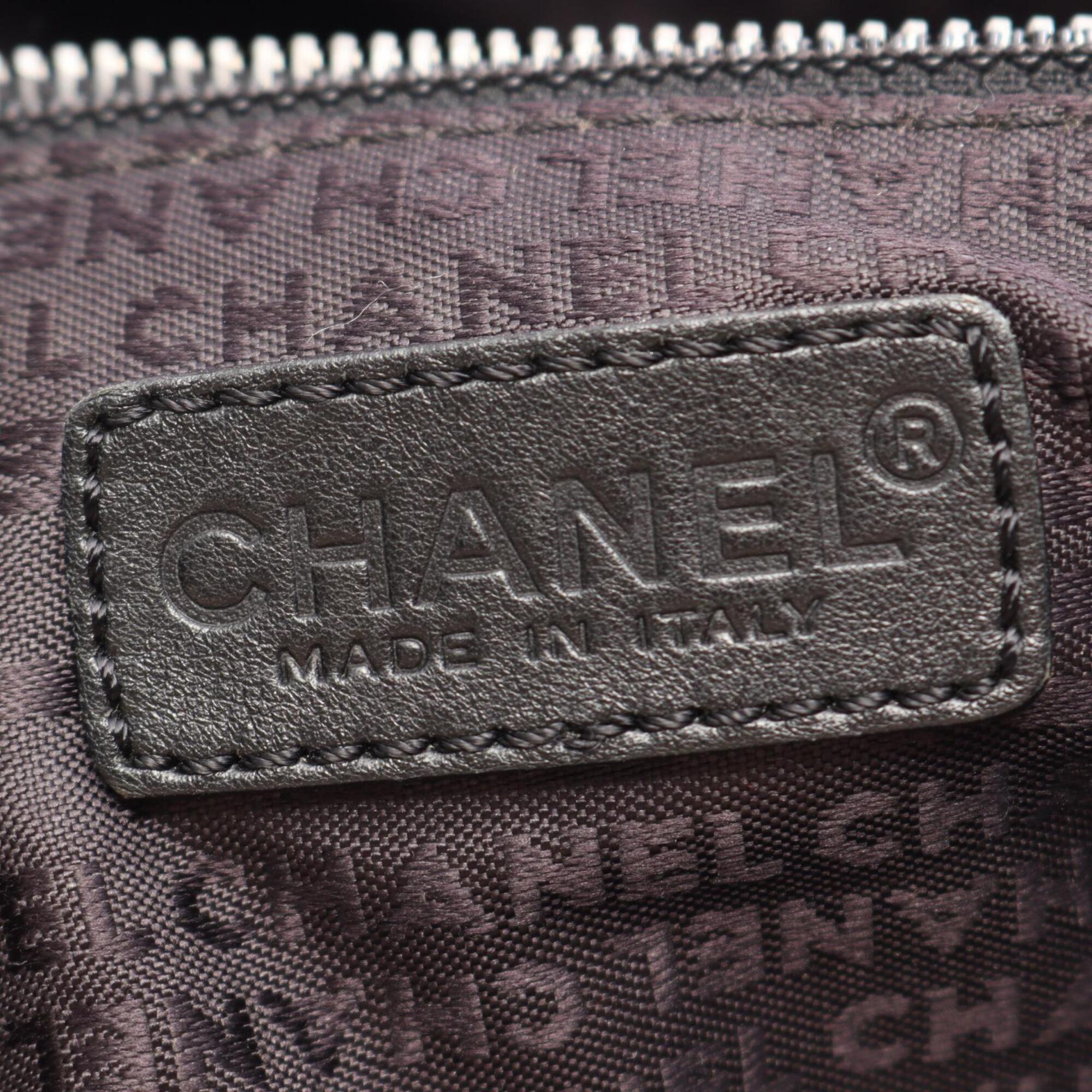 Chanel Black Leather Handbag (Pre-Owned)