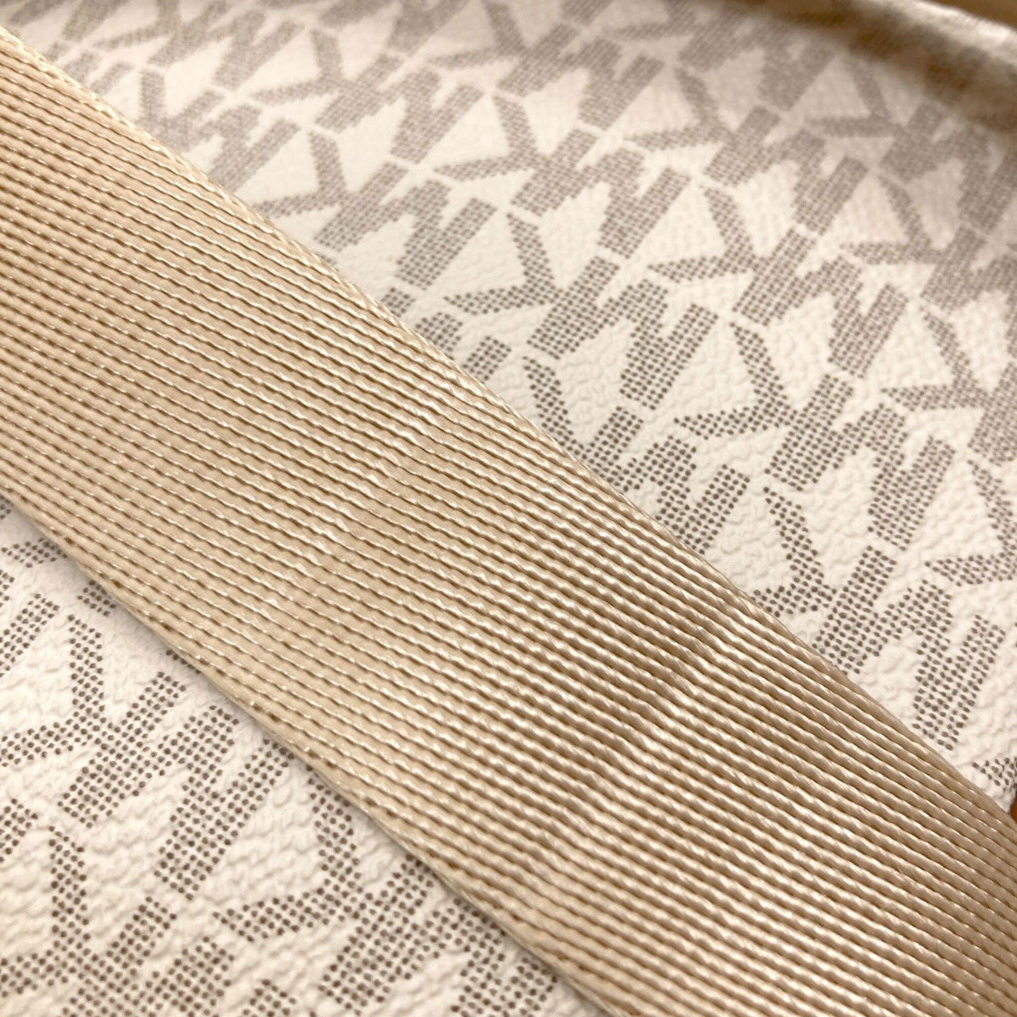 Michael Kors Beige Pvc Shoulder Bag (Pre-Owned)