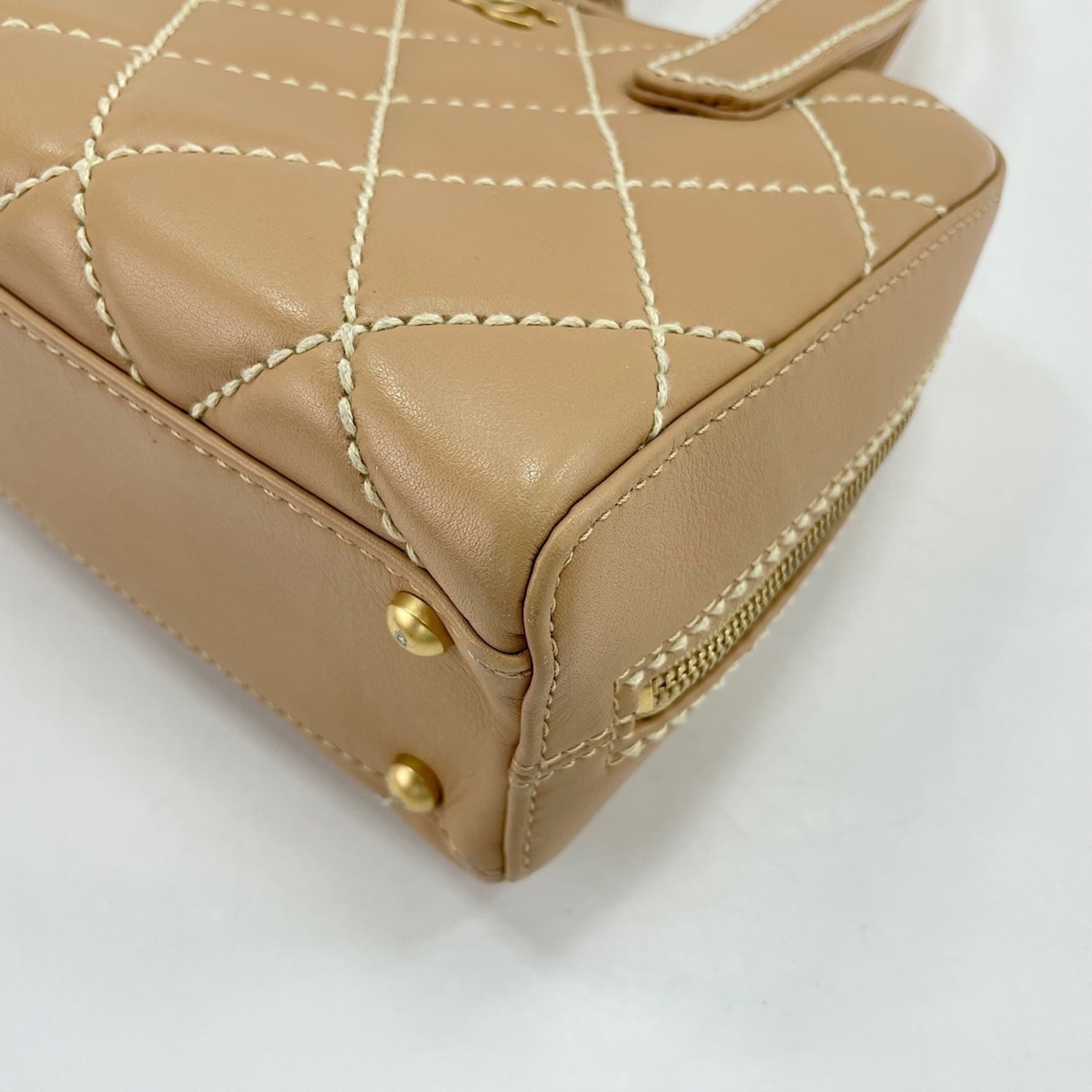 Chanel Beige Handbag (Pre-Owned)