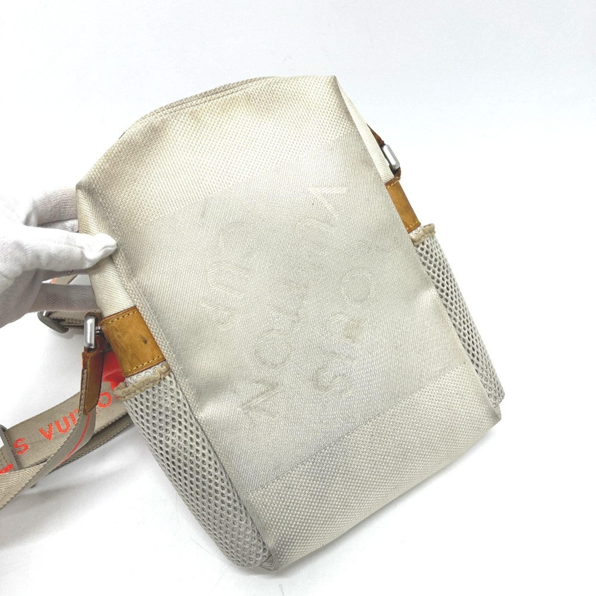 Louis Vuitton White Damier Geant Canvas Pochette Shoulder Bag (Pre-Owned)