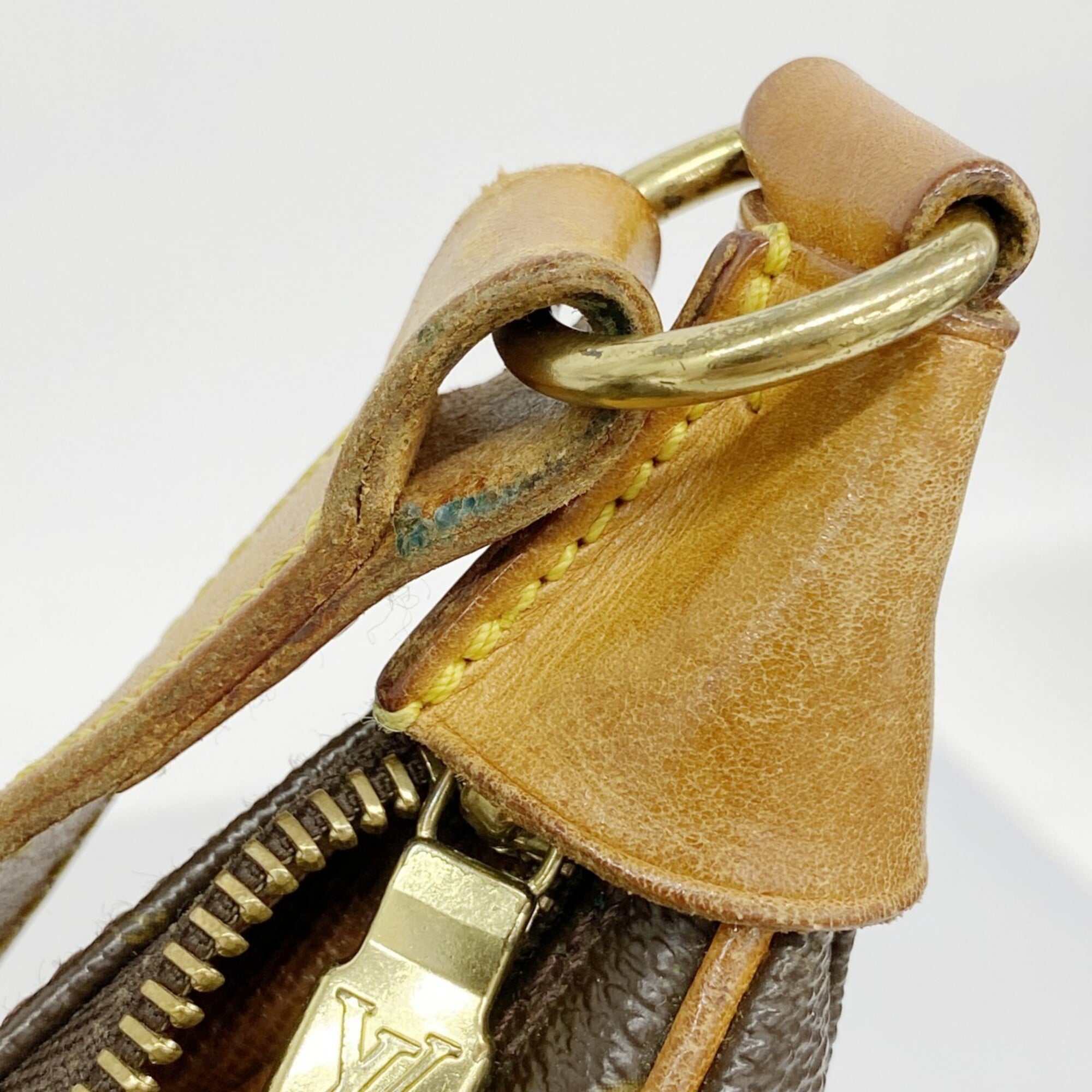 Louis Vuitton Brown Shoulder Bag (Pre-Owned)