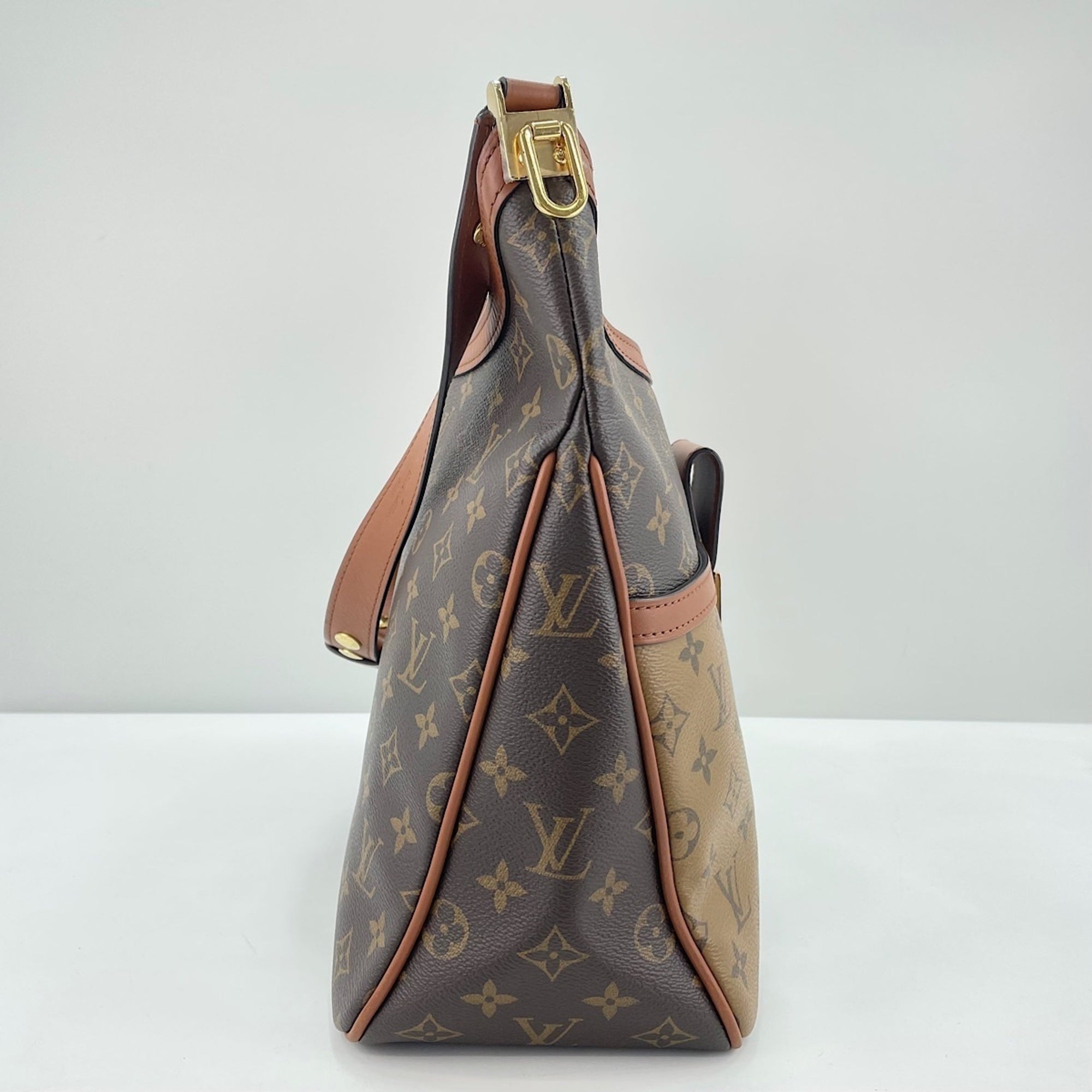 Louis Vuitton Black Shoulder Bag (Pre-Owned)