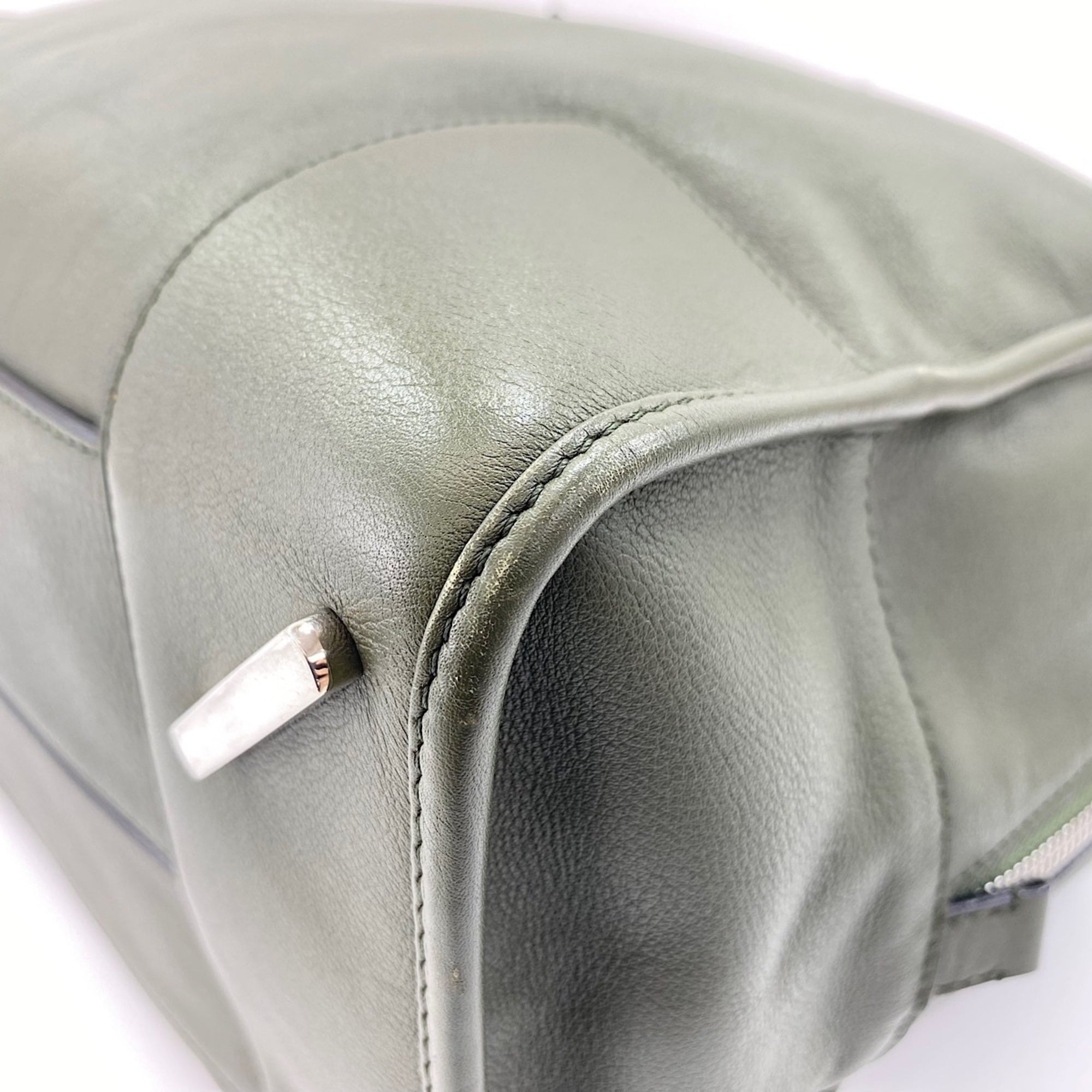Loewe Amazona Green Leather Handbag (Pre-Owned)